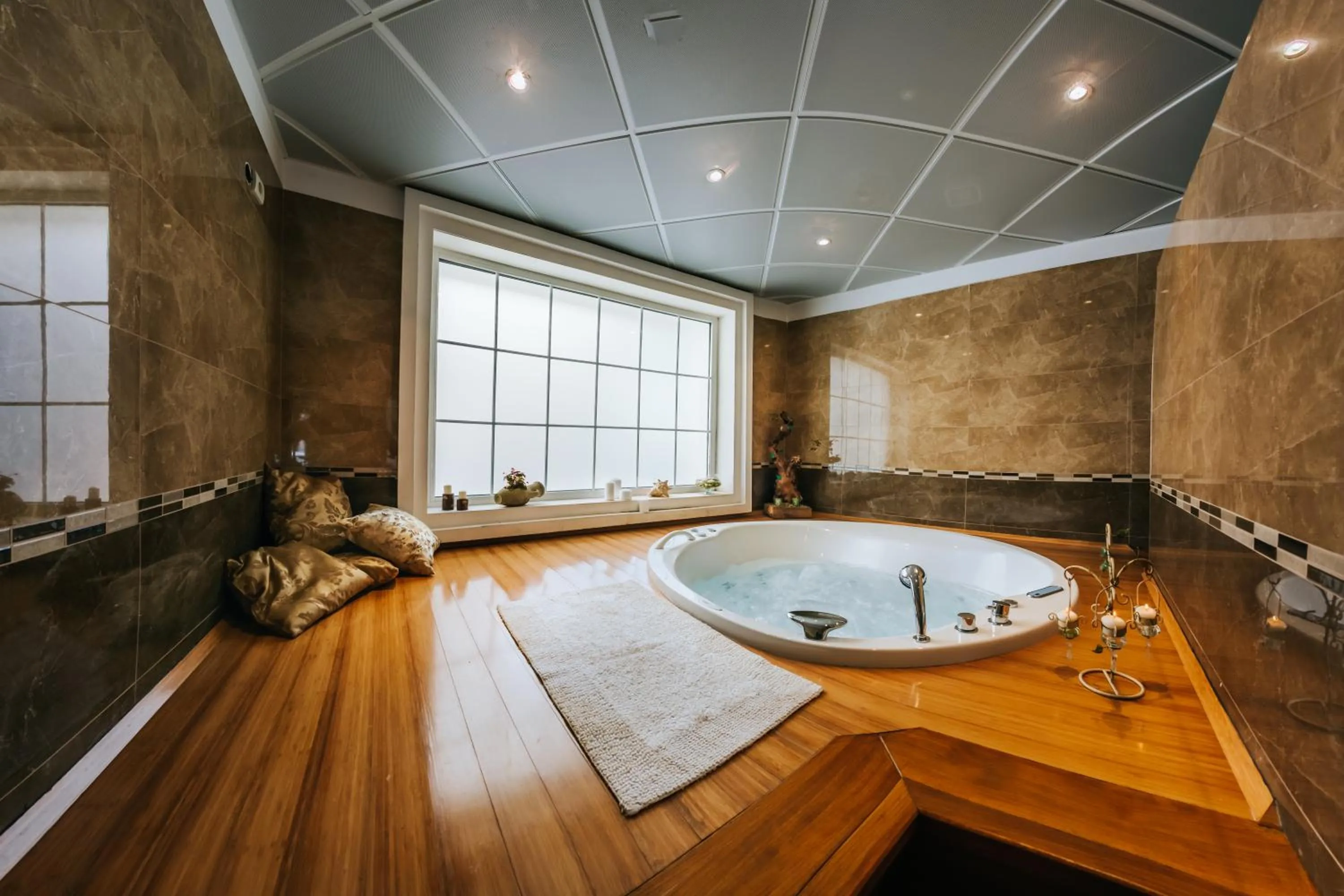 Hot Tub in Marinero Apartments