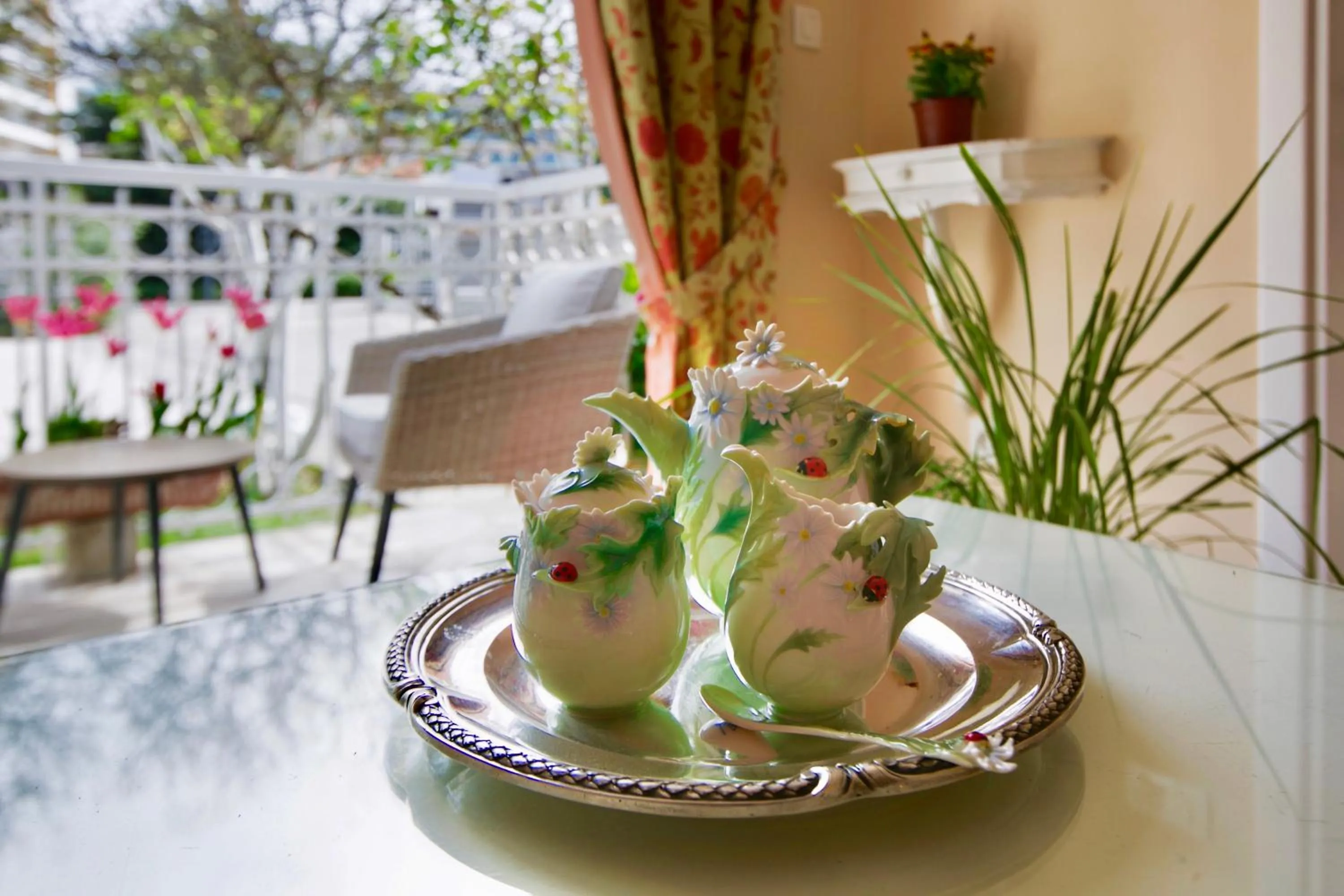 Coffee/tea facilities in Marinero Apartments