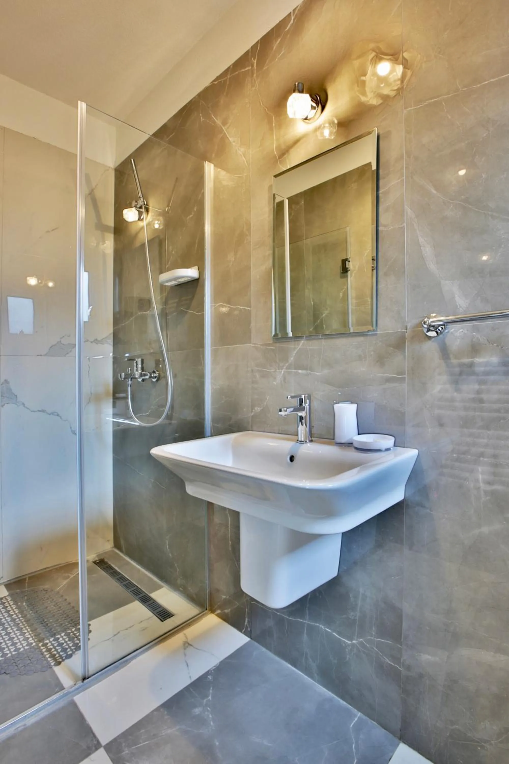 Shower in Marinero Apartments
