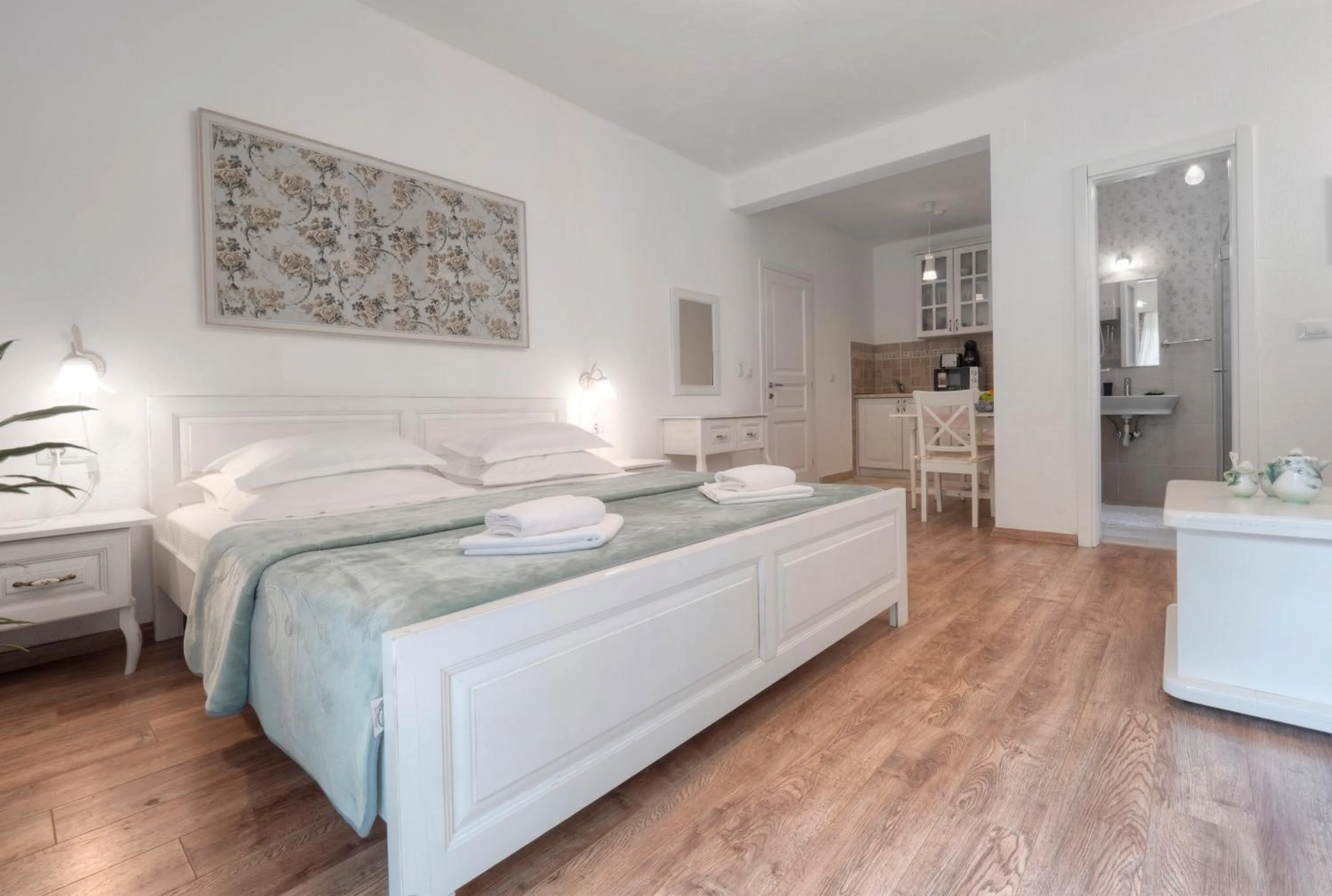 Kitchen or kitchenette, Bed in Marinero Apartments