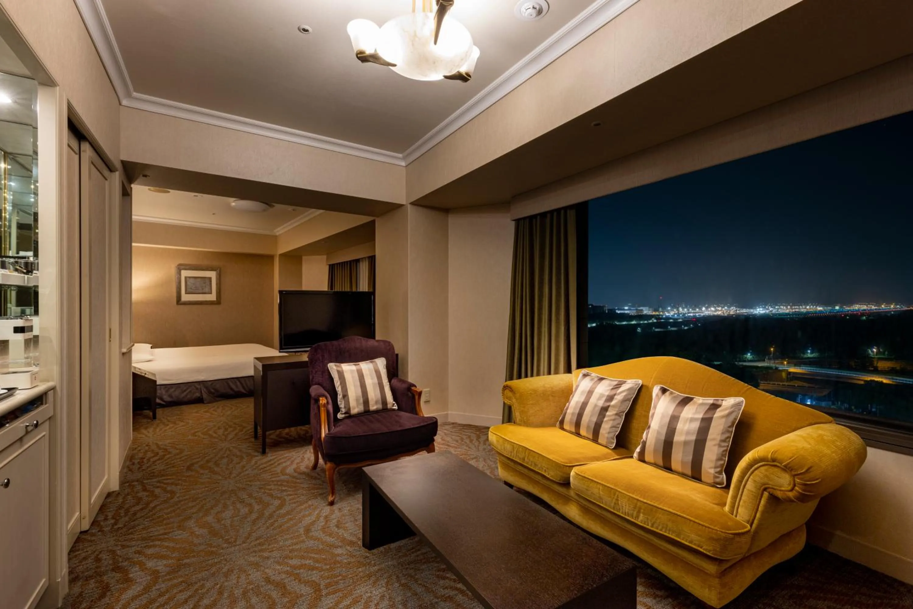 Photo of the whole room, Bed in Hilton Tokyo Narita Airport