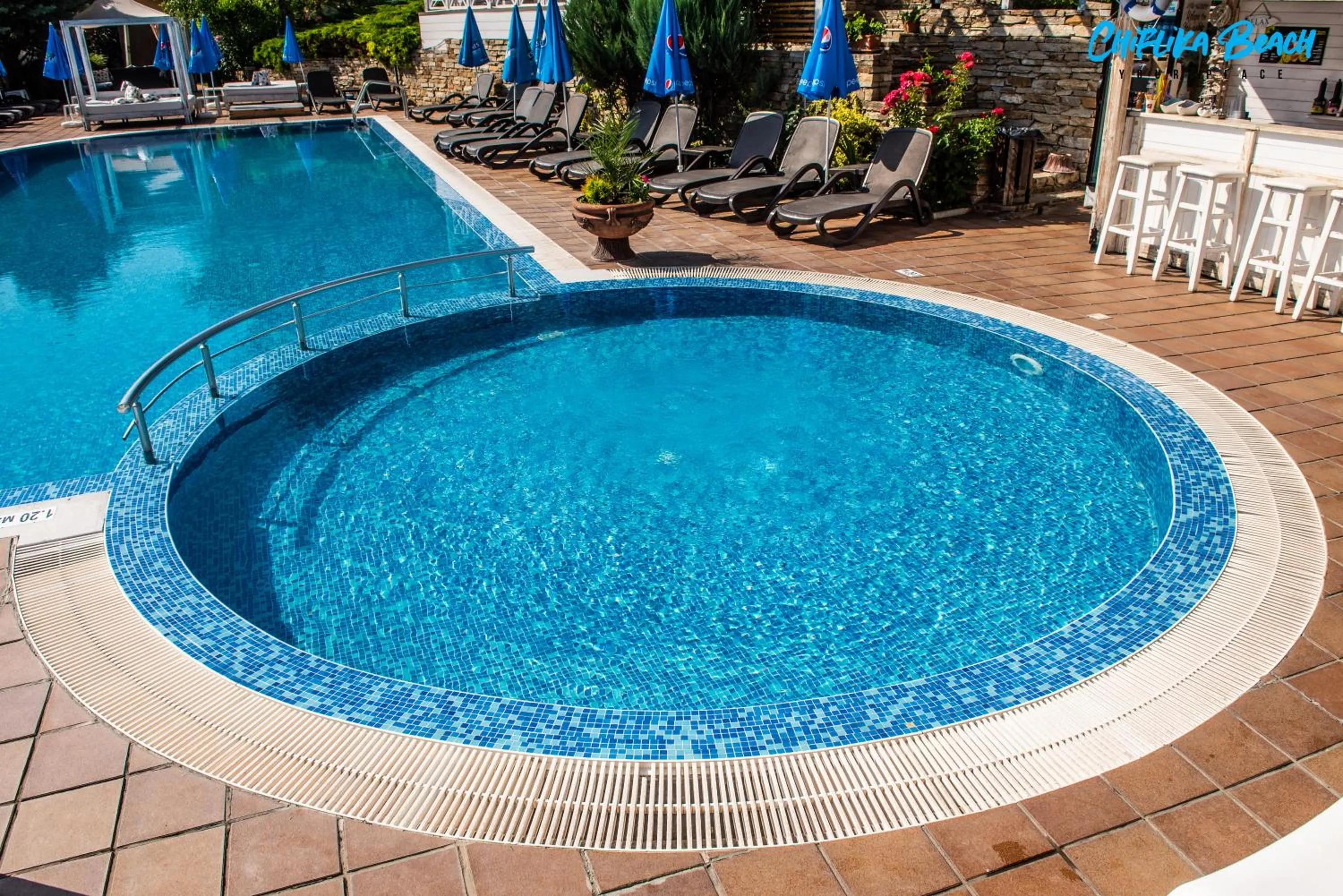 Swimming pool in Chiflika Family Hotel