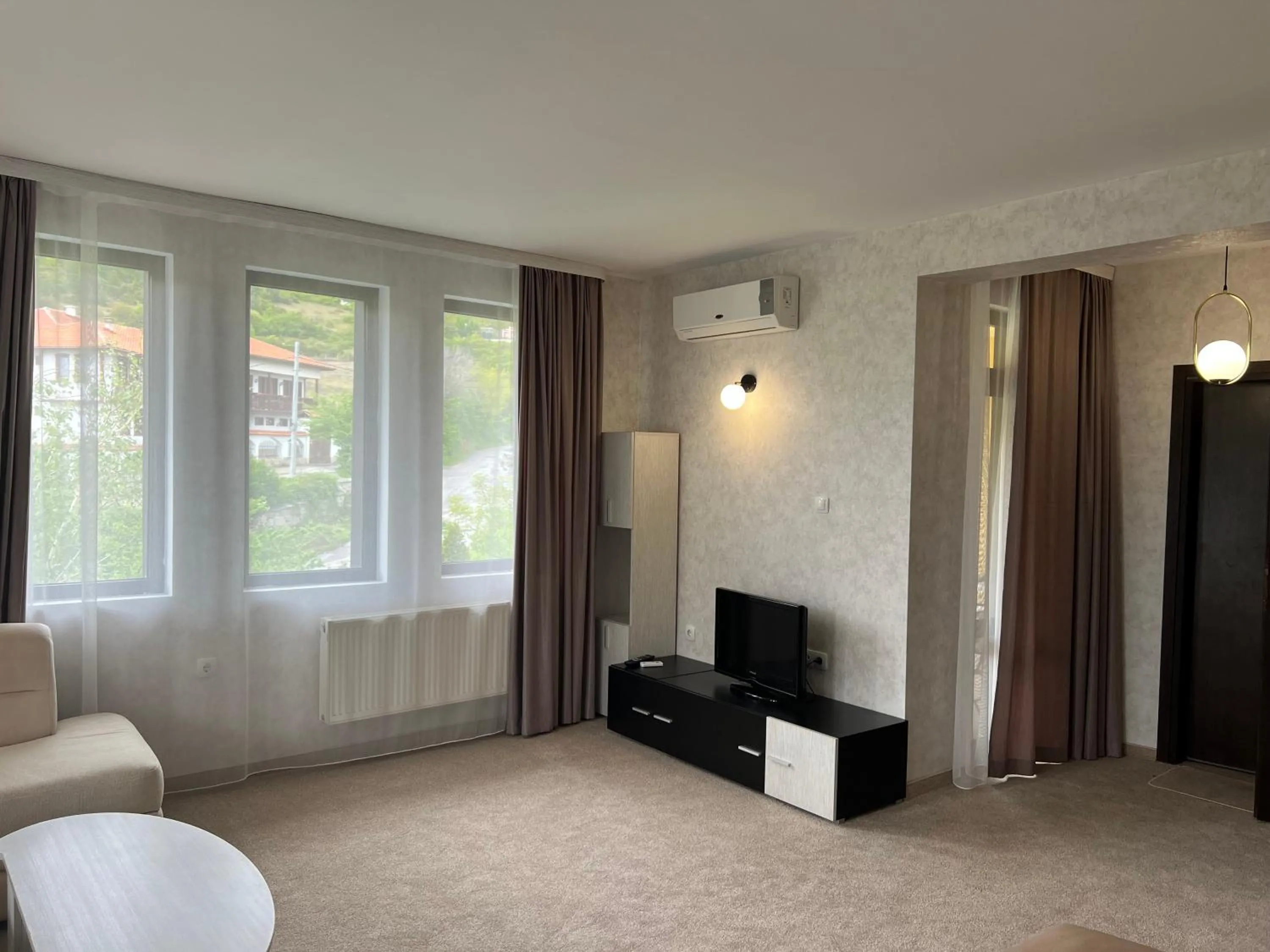 Communal lounge/ TV room in Chiflika Family Hotel