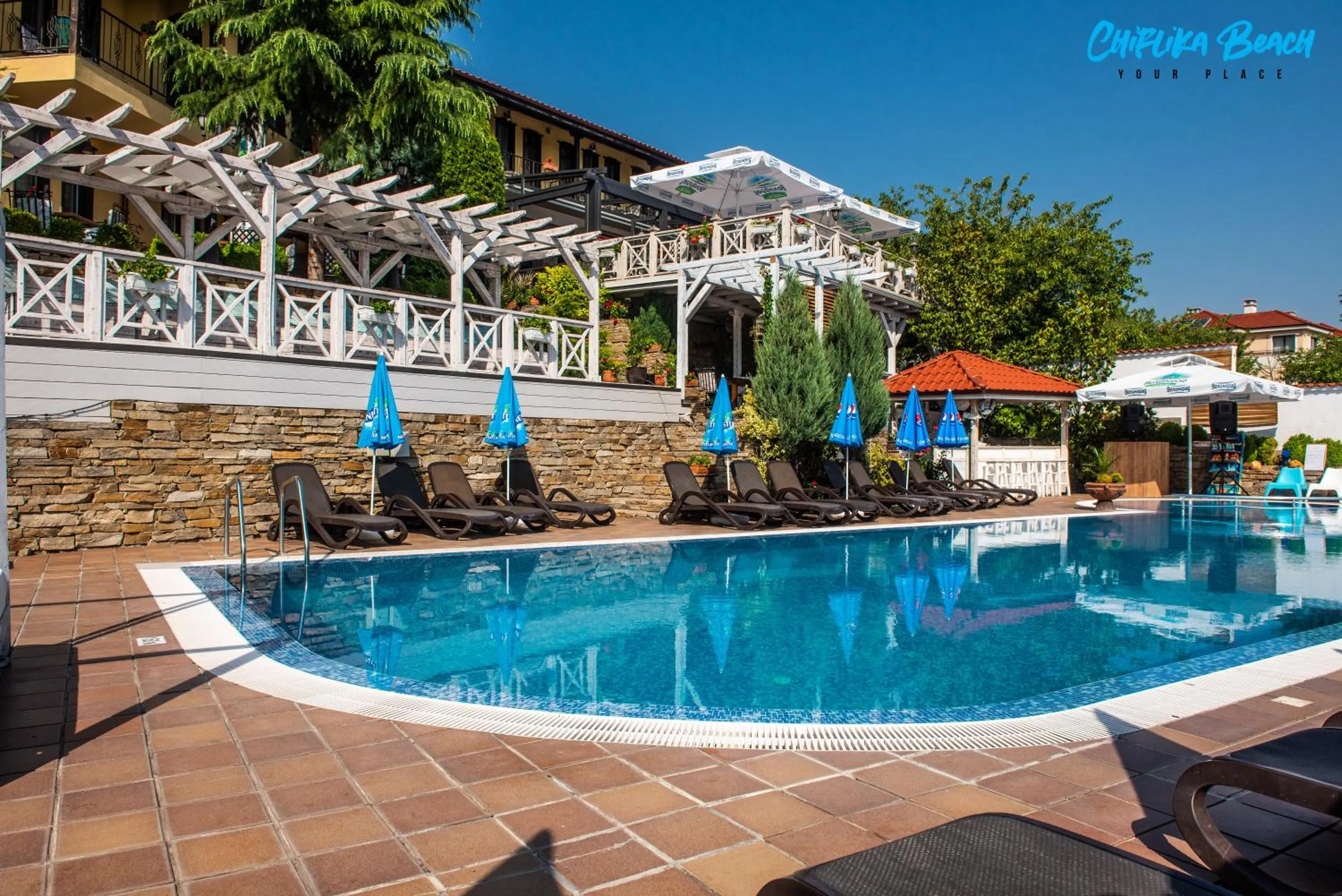 Swimming pool in Chiflika Family Hotel