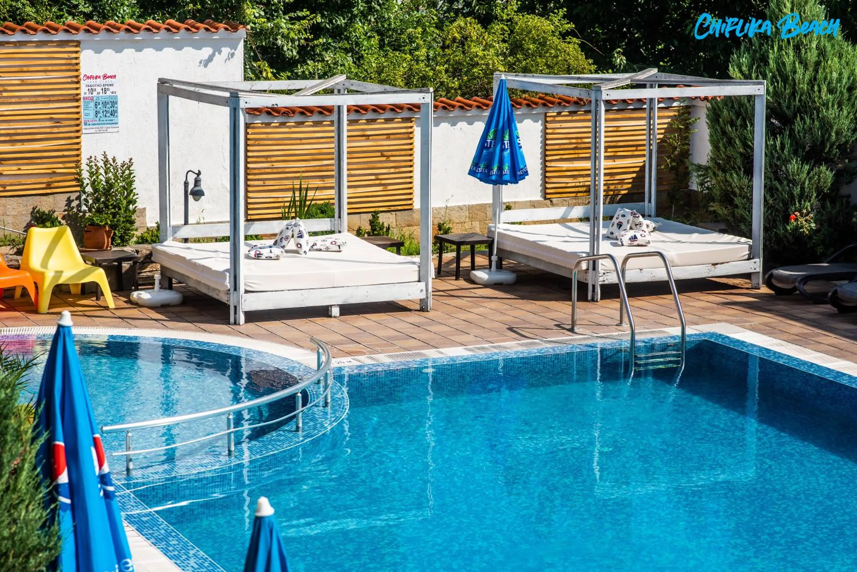 Swimming pool in Chiflika Family Hotel