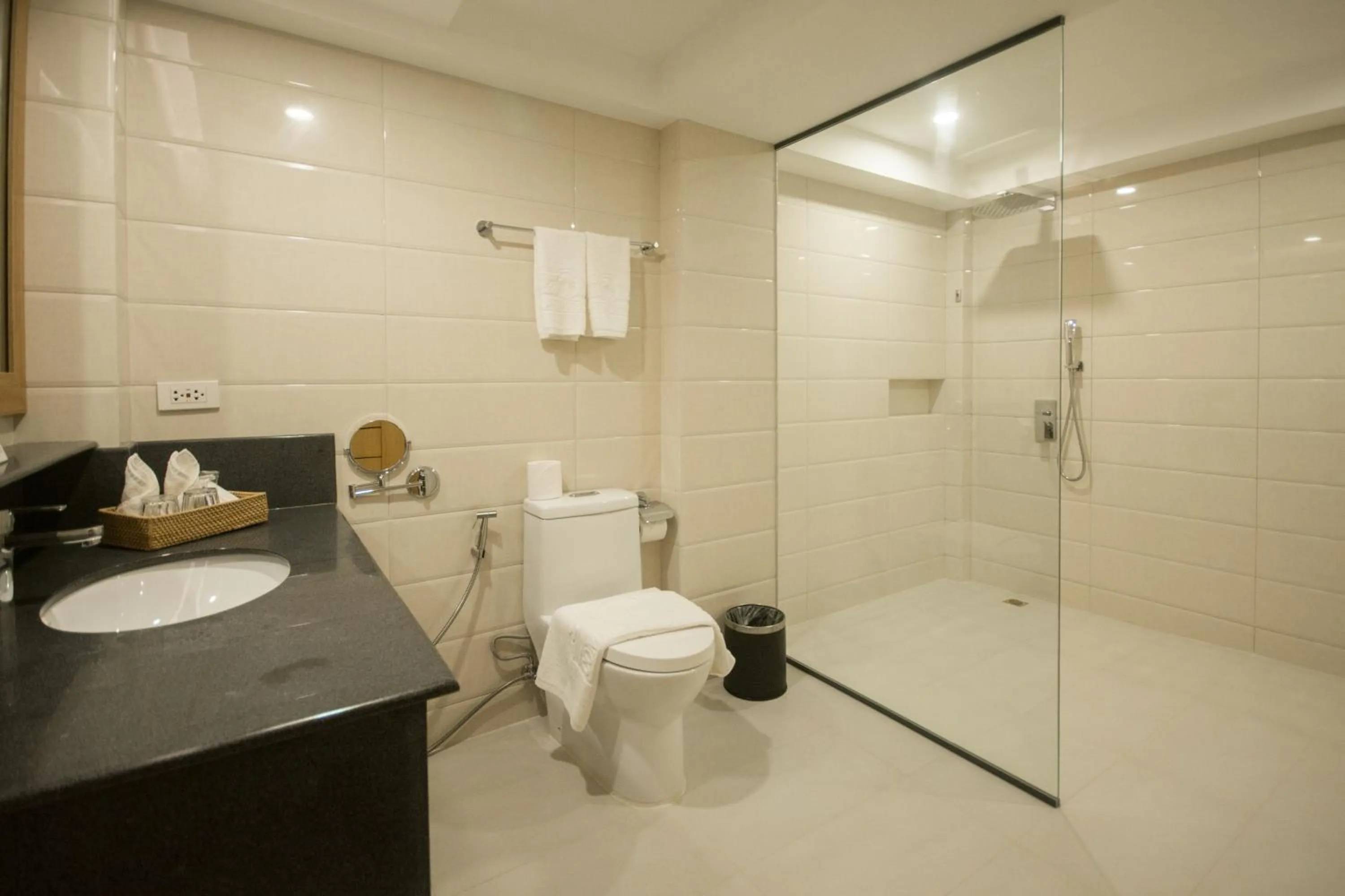 Bathroom in Commander Suites de Boracay