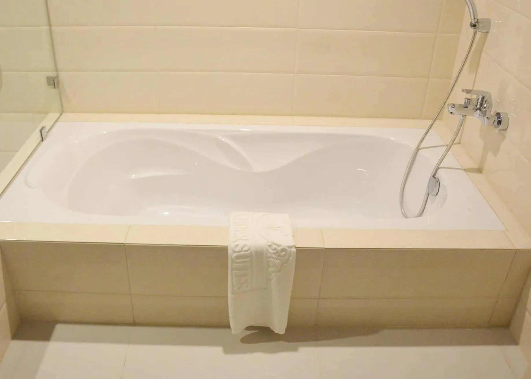 Bathroom in Commander Suites de Boracay