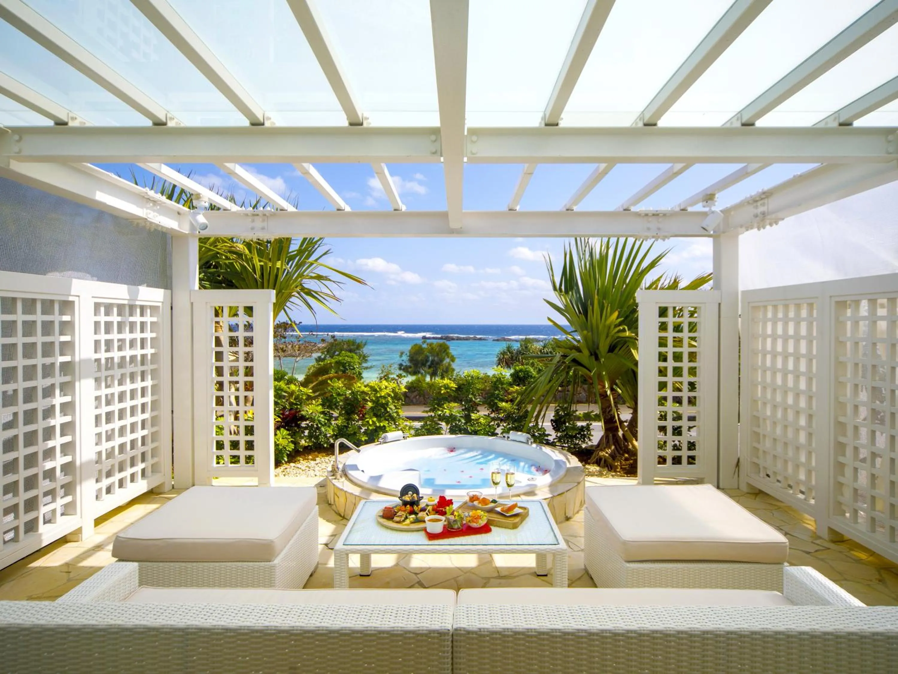 Swimming pool in Hotel Shigira Mirage