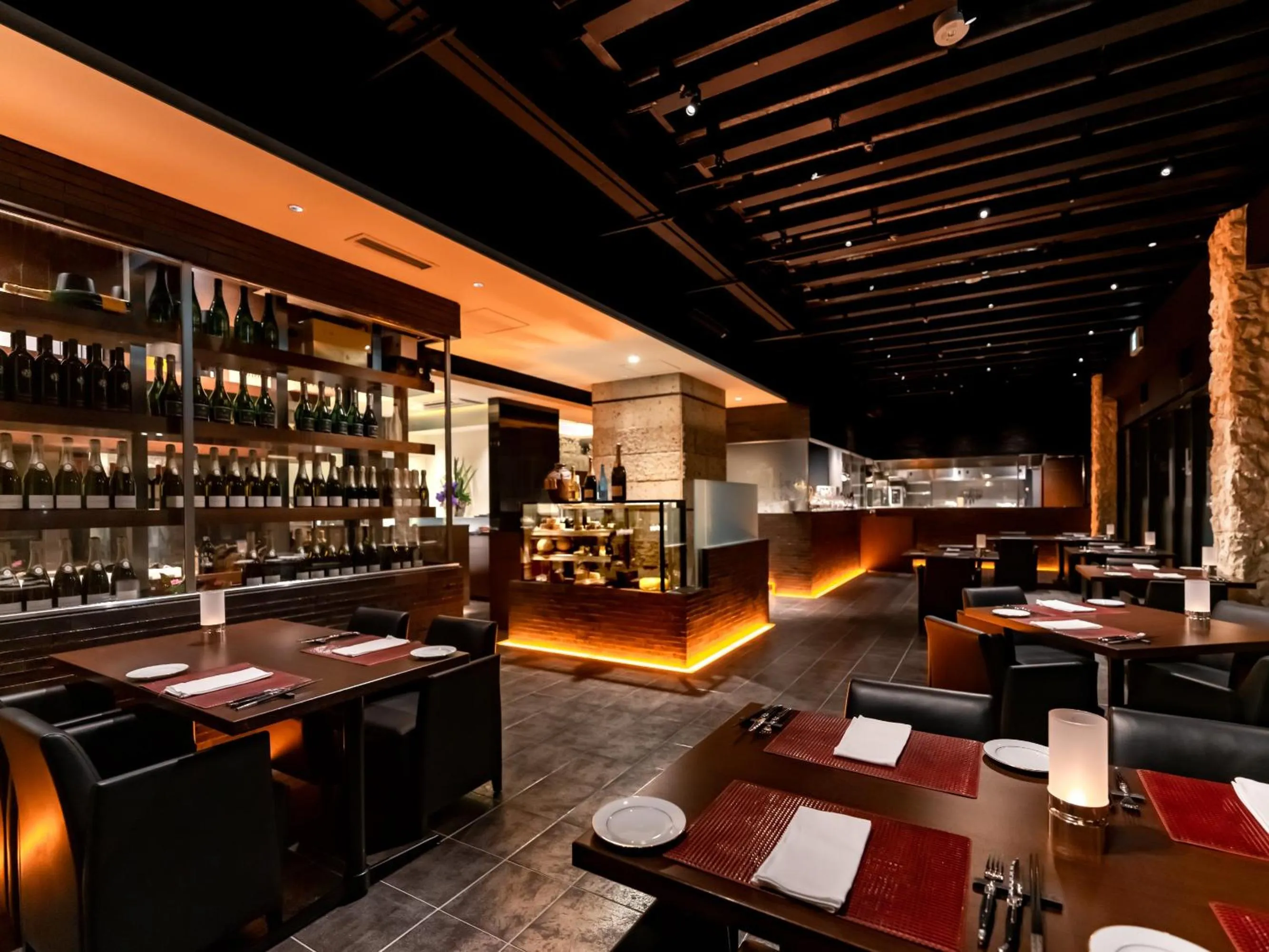 Restaurant/places to eat in Hotel Shigira Mirage