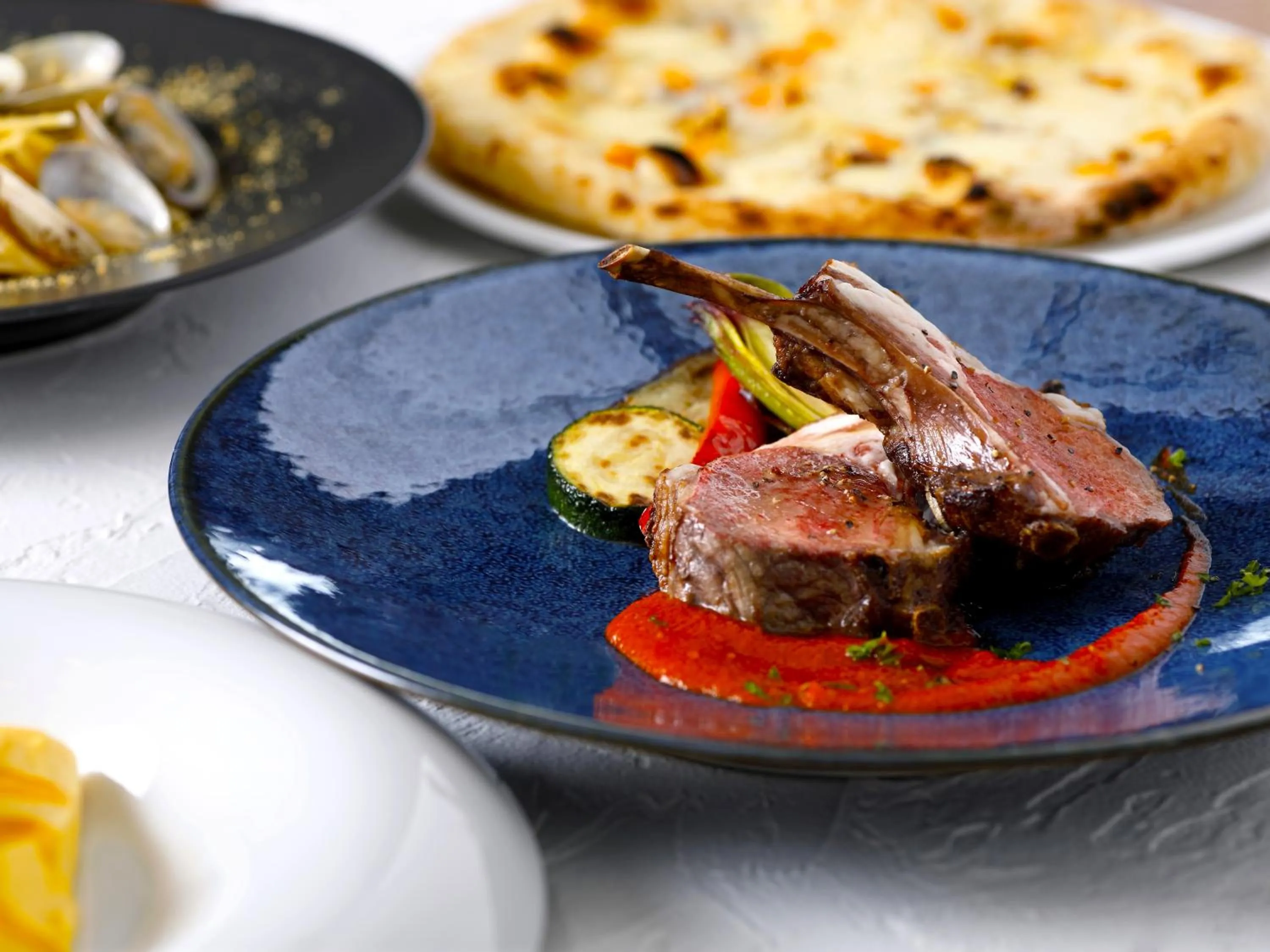 Restaurant/places to eat in Hotel Shigira Mirage