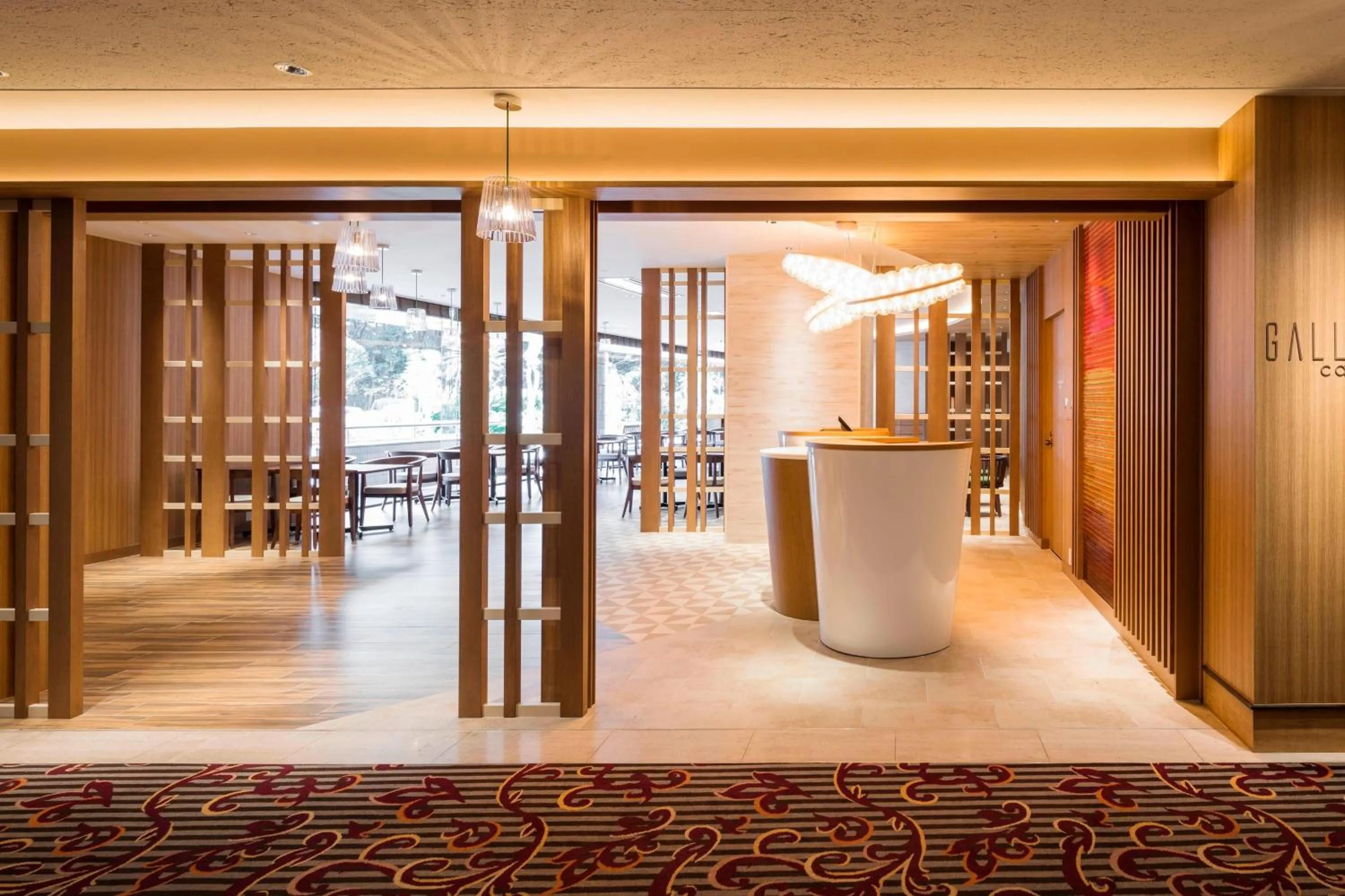 Restaurant/places to eat, Bed in Sheraton Grande Tokyo Bay Hotel