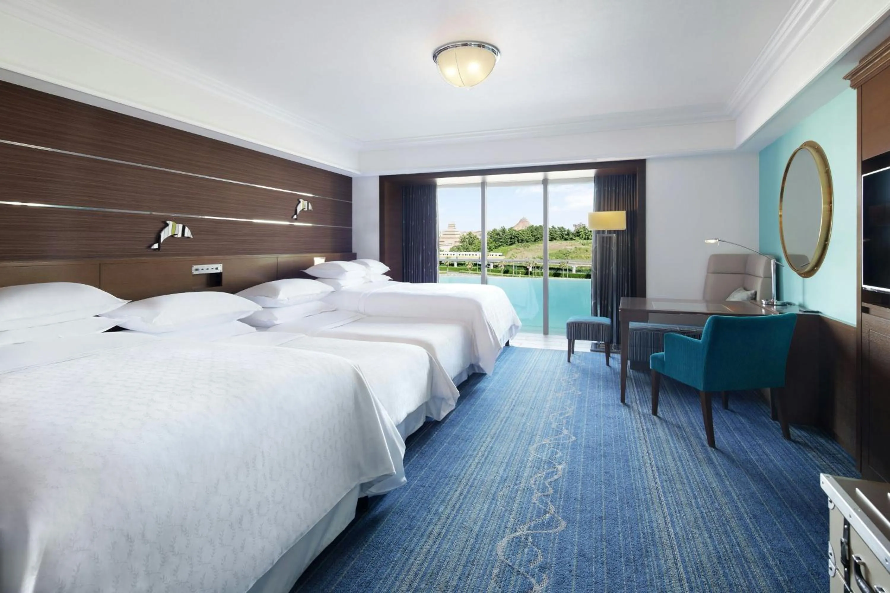 Photo of the whole room, Bed in Sheraton Grande Tokyo Bay Hotel