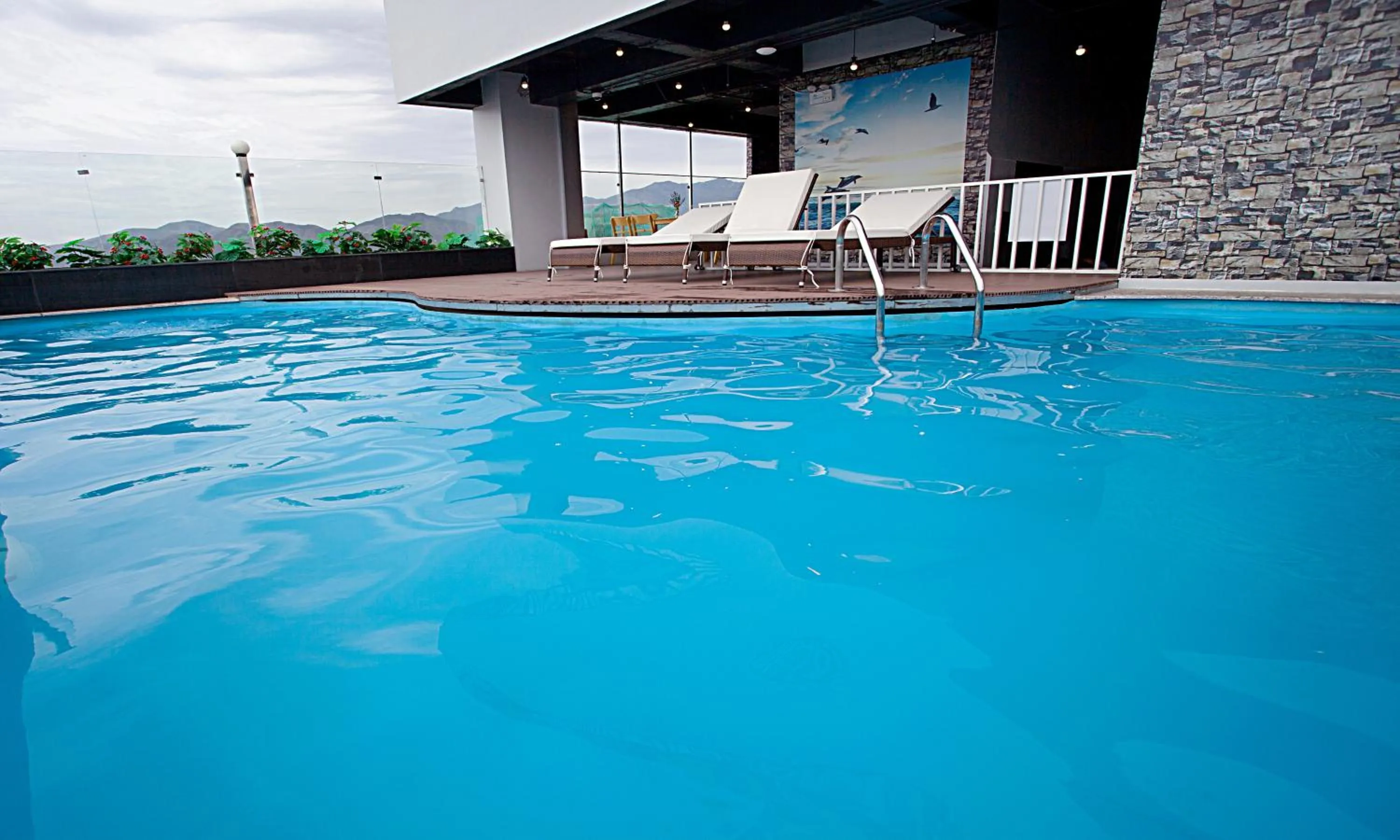 Swimming pool in Royal HPM Hotel