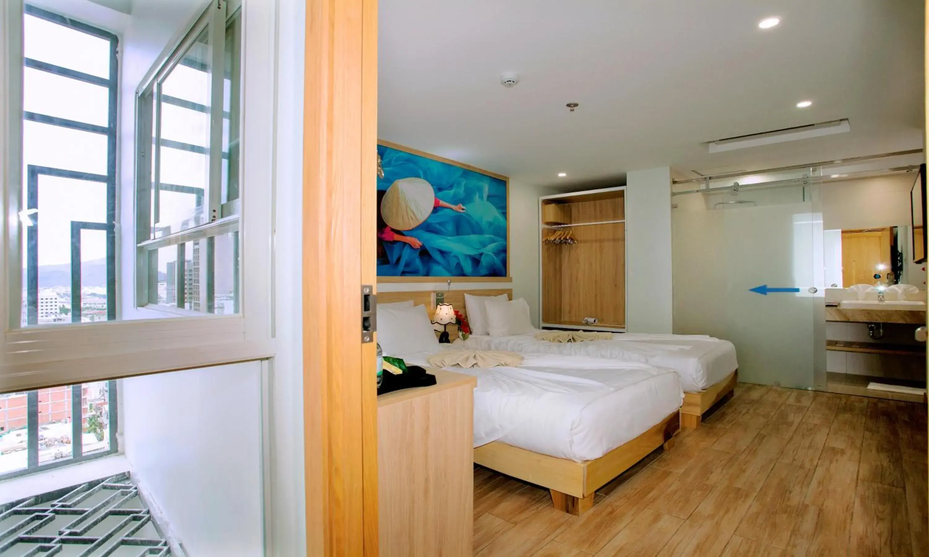 Deluxe Room (2 Adults + 1 Child) in Royal HPM Hotel Deluxe Room (2 Adults + 1 Child) in Royal HPM Hotel