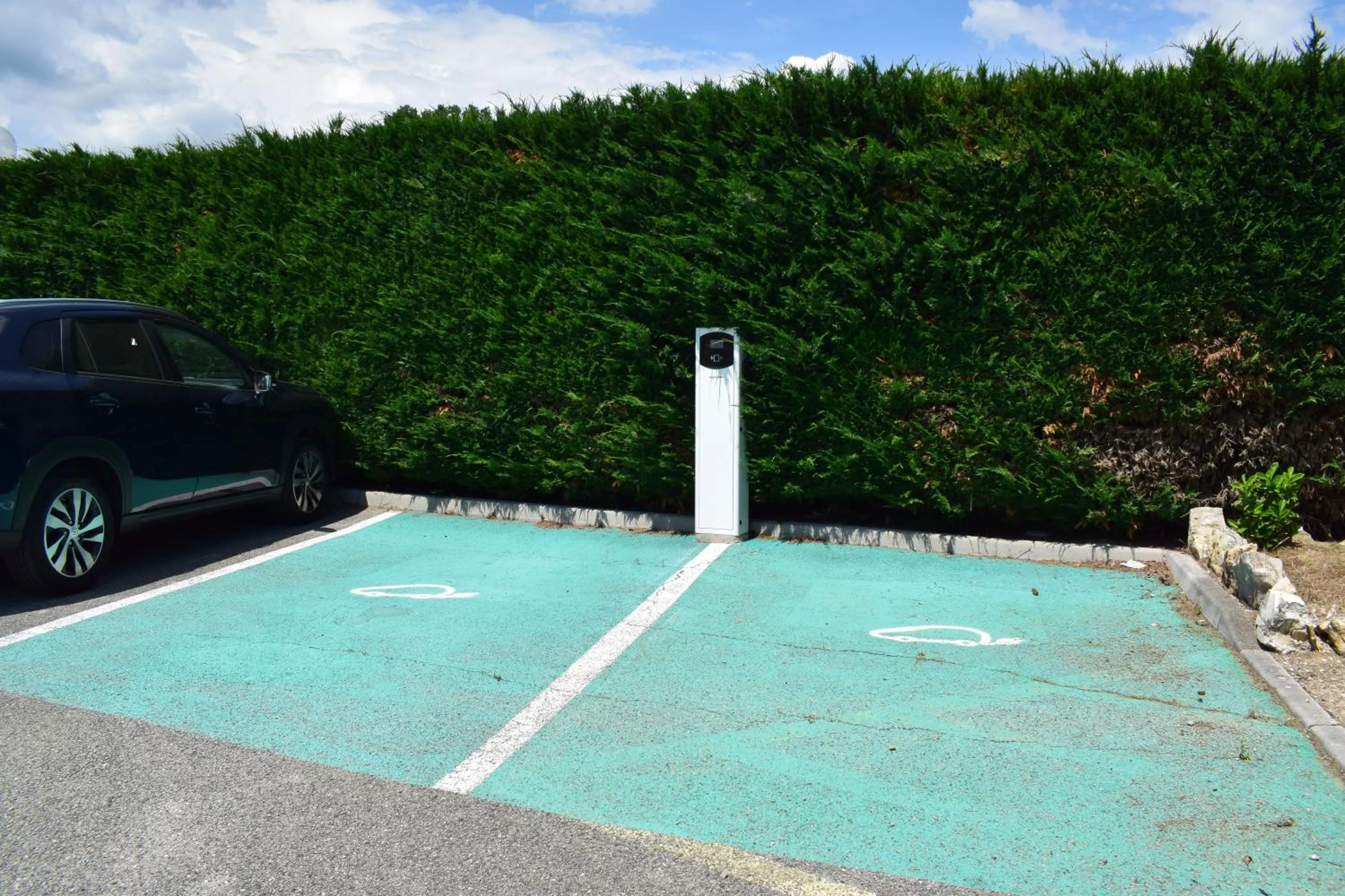Parking in Le Champ d'Eysson Aparthotel
