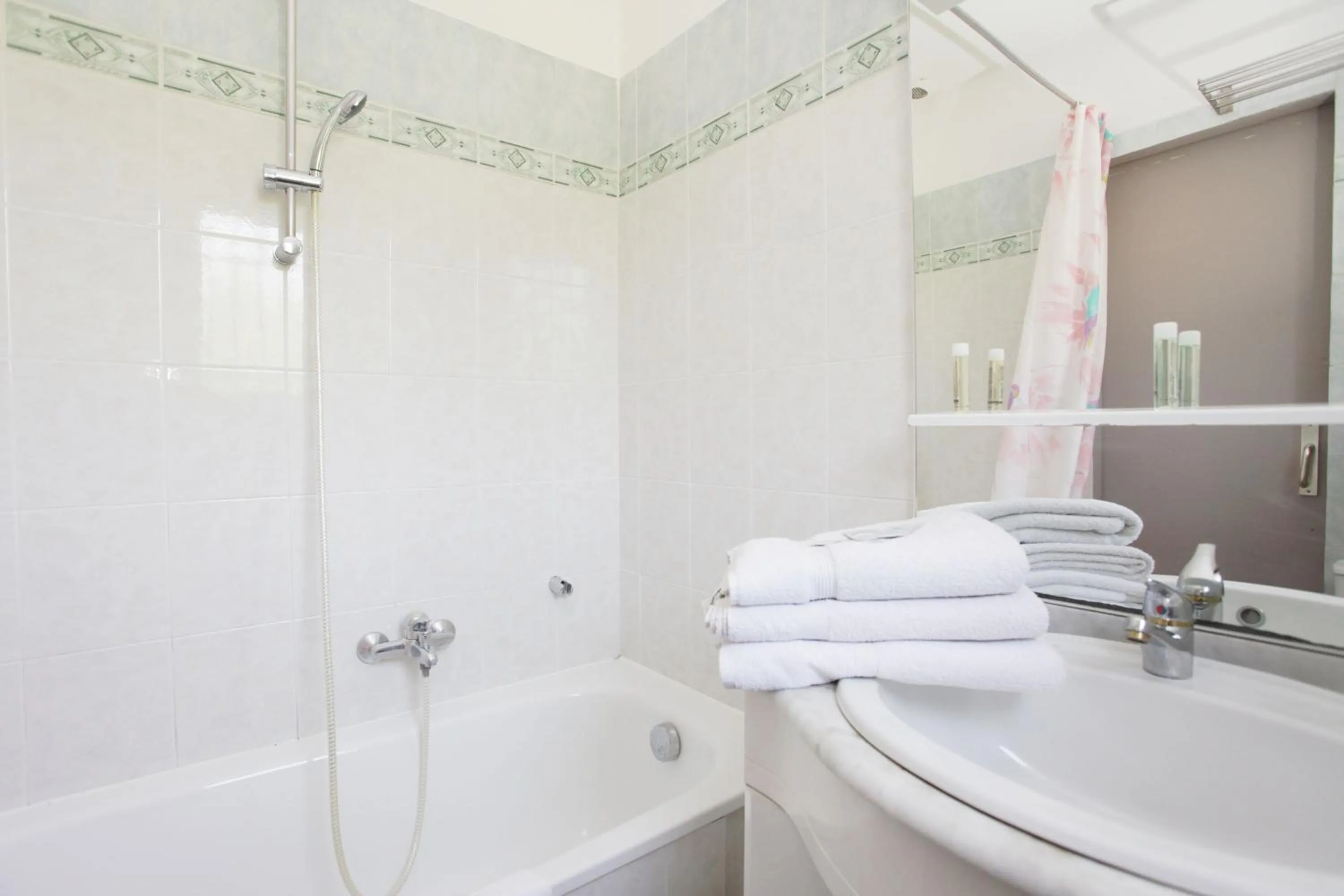 Bathroom in Le Champ d'Eysson Aparthotel