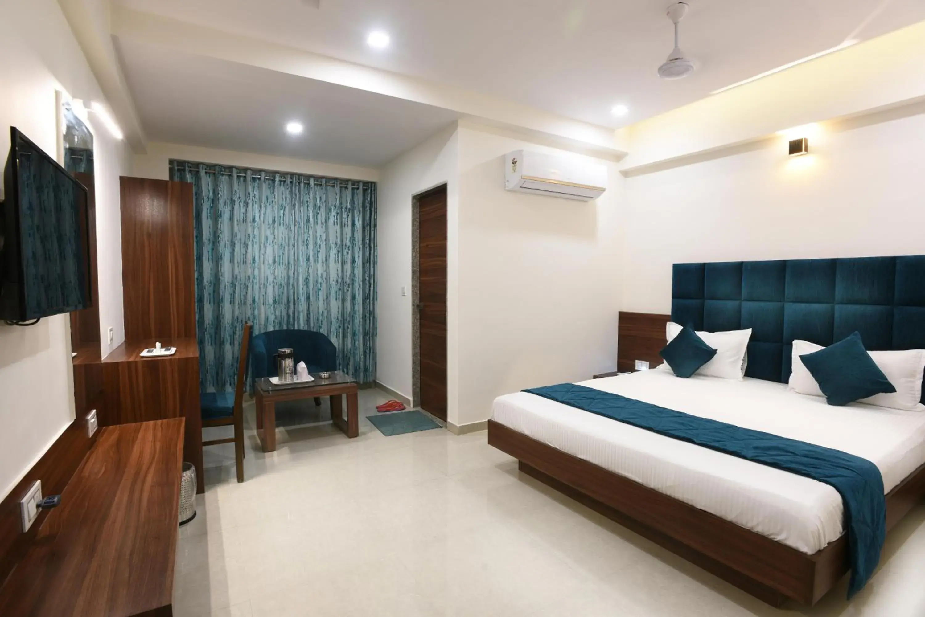 Standard Double Room in Hotel Luxura, Ahmedabad Standard Double Room in Hotel Luxura, Ahmedabad