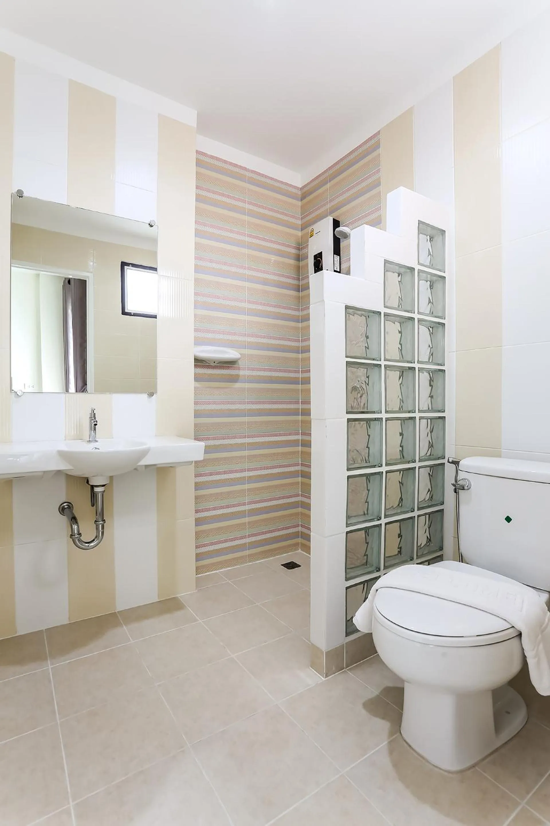 Bathroom in Canary House Rachawong คานารี่ เฮ้าส์ ราชวงศ์