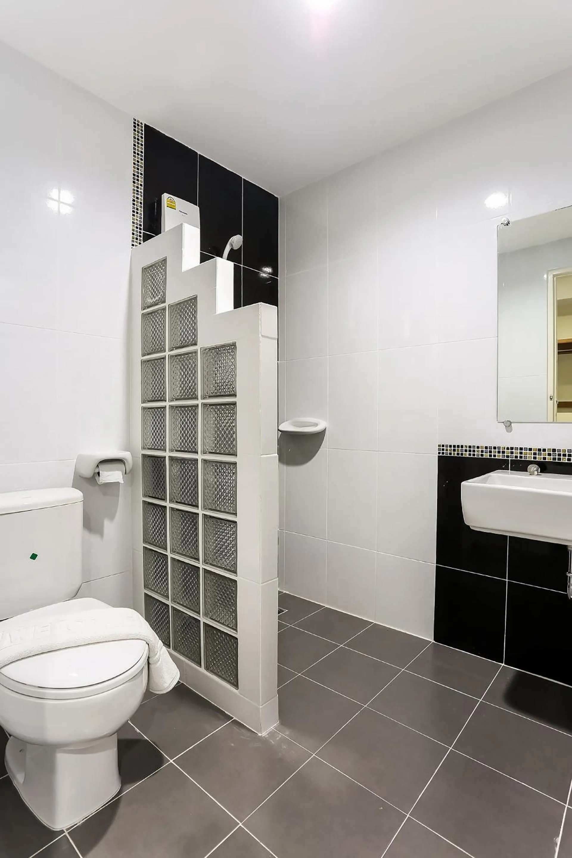 Bathroom in Canary House Rachawong คานารี่ เฮ้าส์ ราชวงศ์