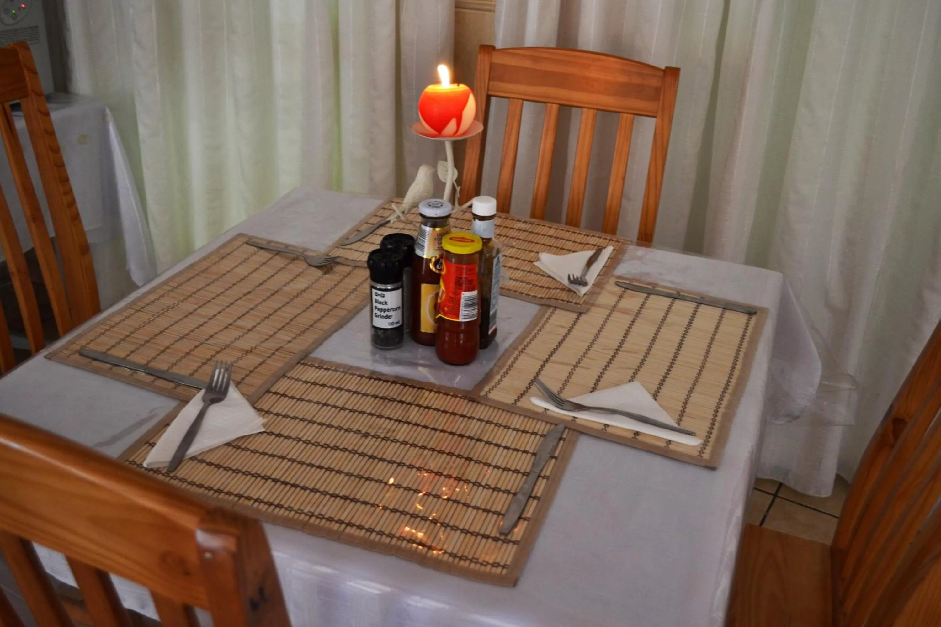 Restaurant/places to eat in Dove's Nest Guest House