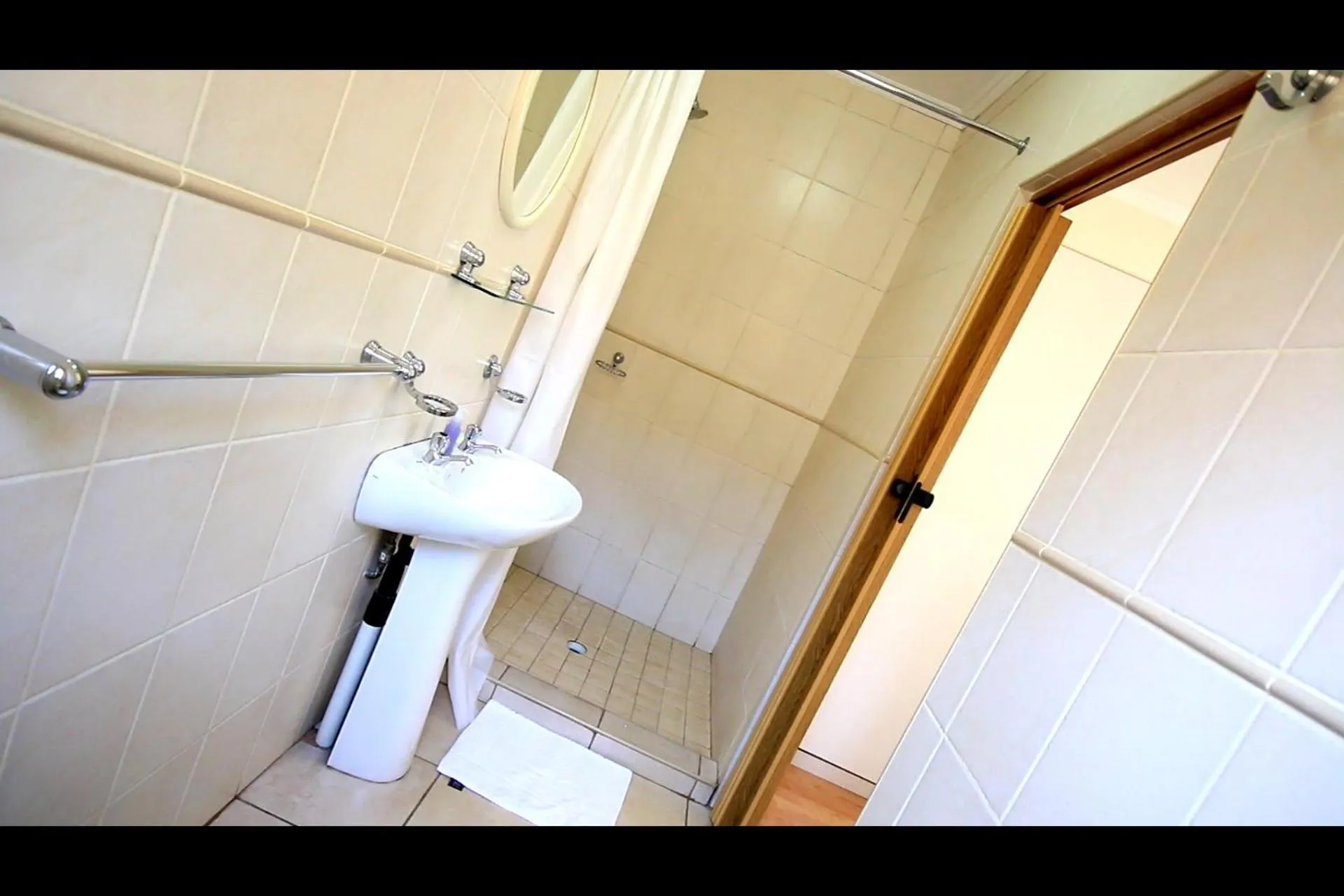 Bathroom in Dove's Nest Guest House