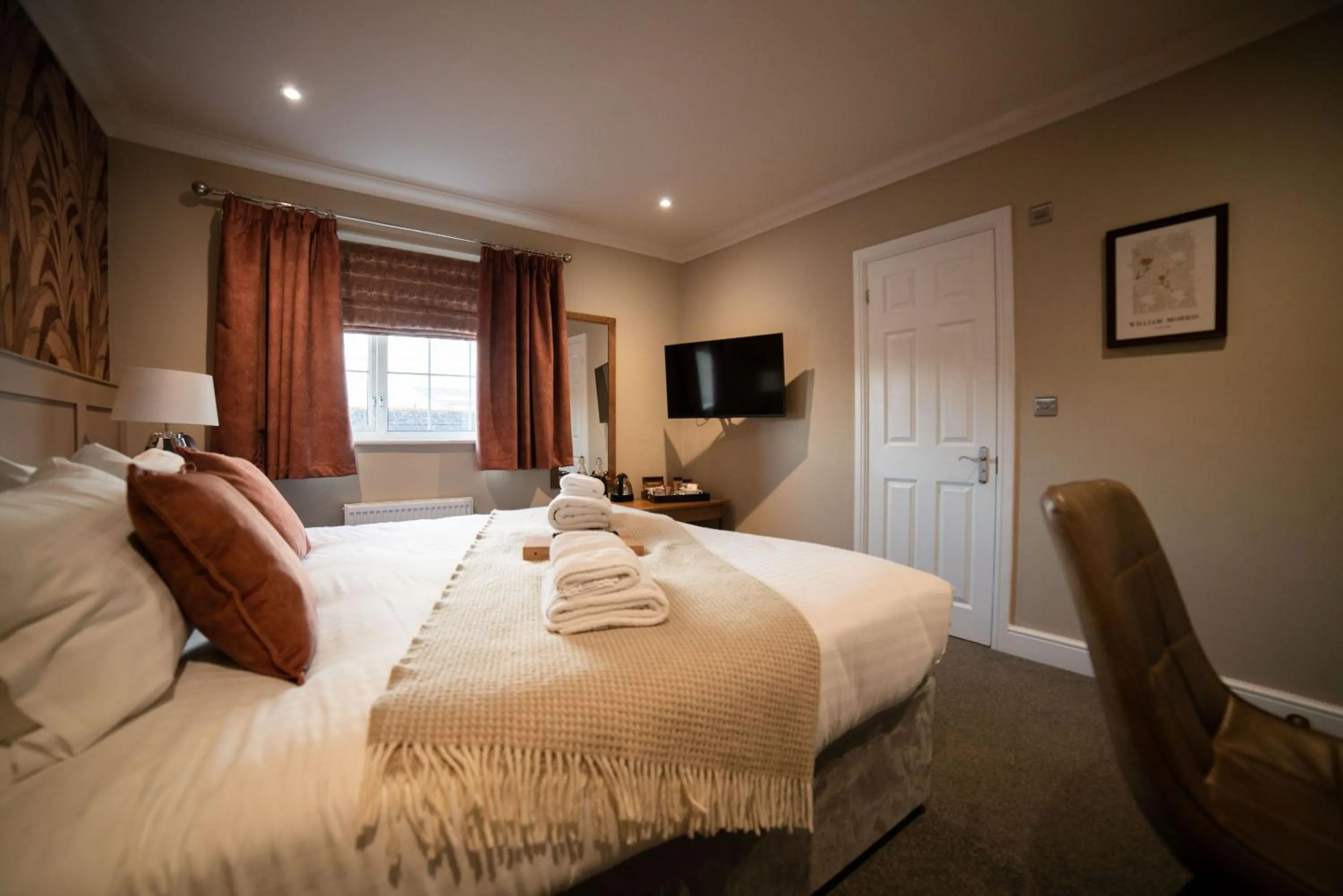 Bedroom, Bed in Harper's Steakhouse with Rooms, Southampton Swanwick Marina