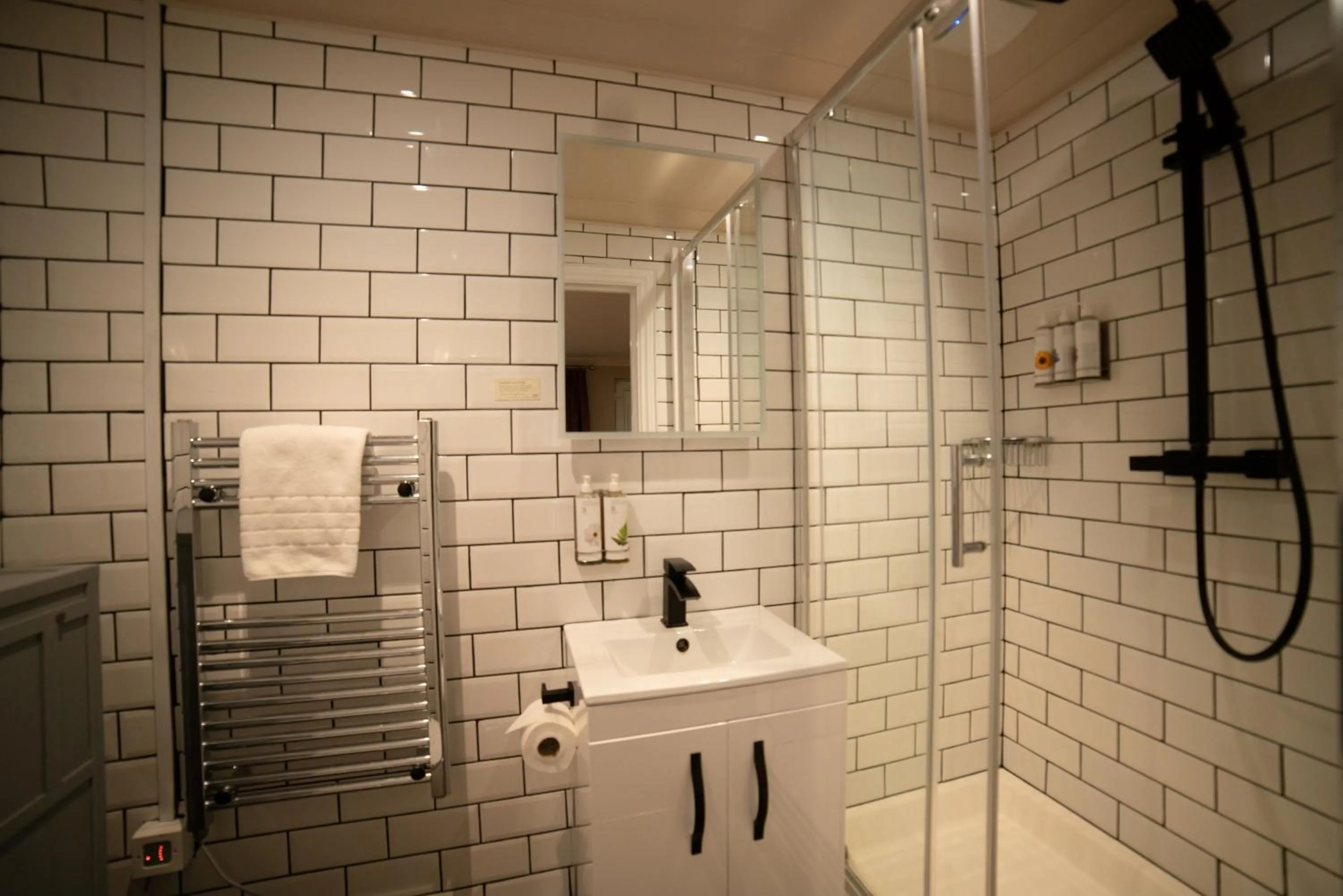 Bathroom in Harper's Steakhouse with Rooms, Southampton Swanwick Marina