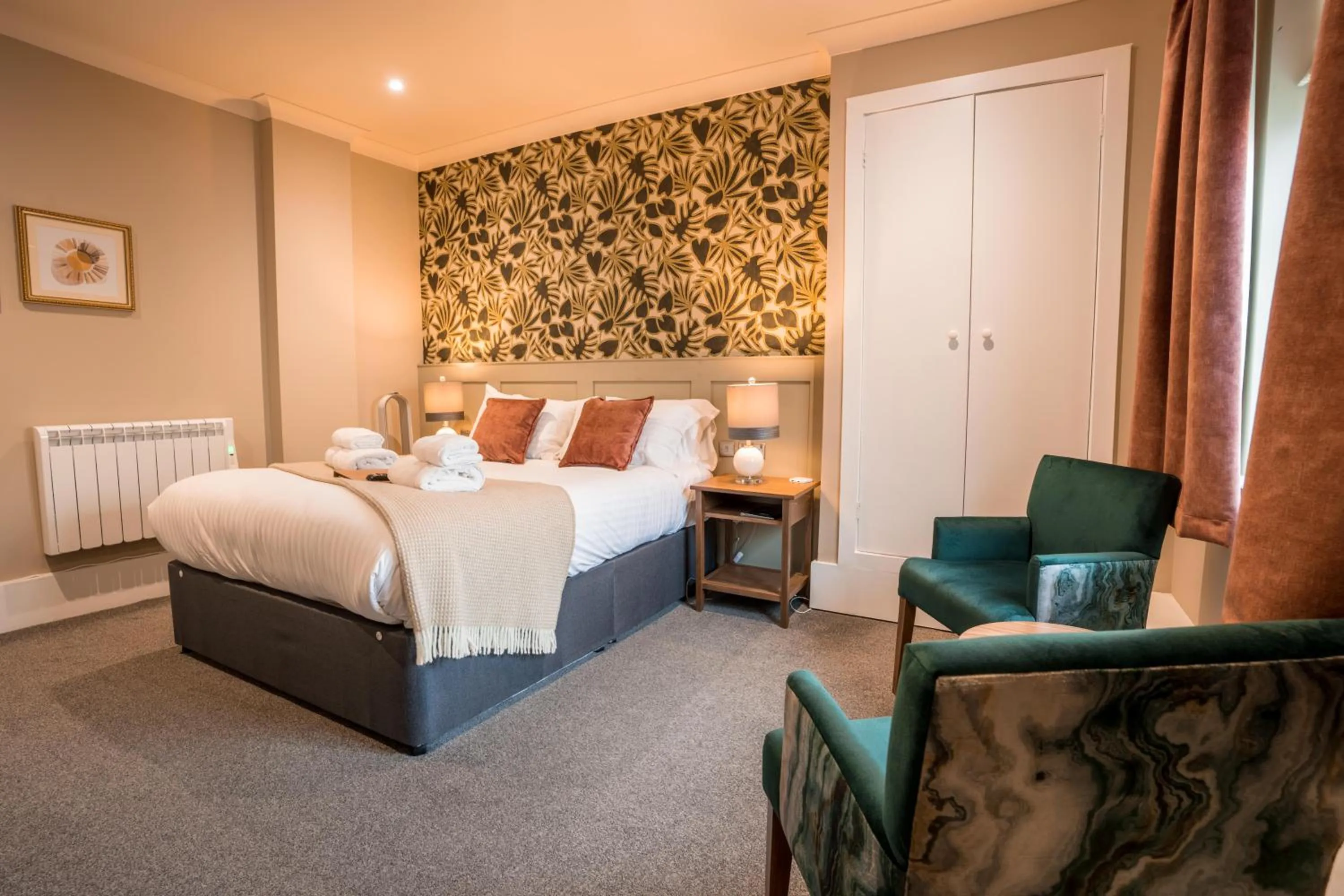 Bedroom, Bed in Harper's Steakhouse with Rooms, Southampton Swanwick Marina