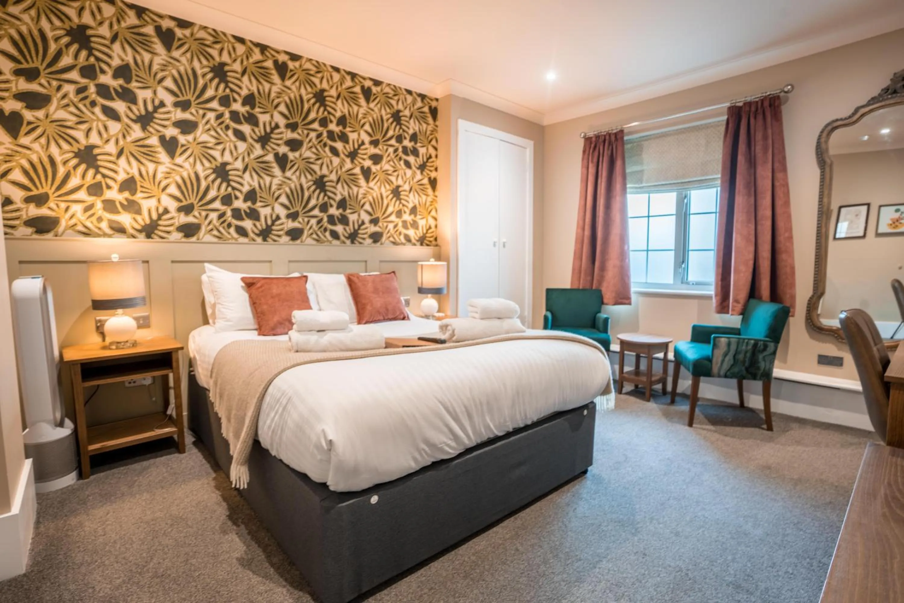 Bedroom, Bed in Harper's Steakhouse with Rooms, Southampton Swanwick Marina