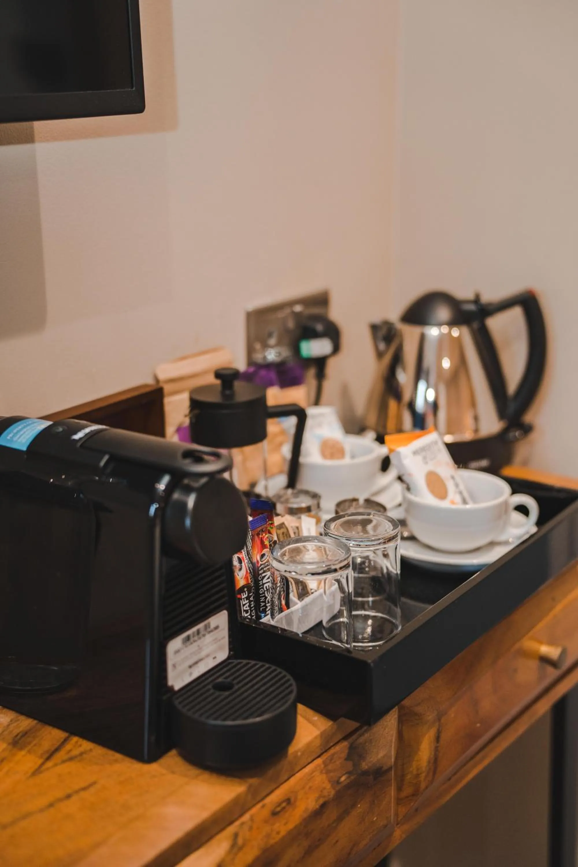 Coffee/tea facilities in Harper's Steakhouse with Rooms, Southampton Swanwick Marina