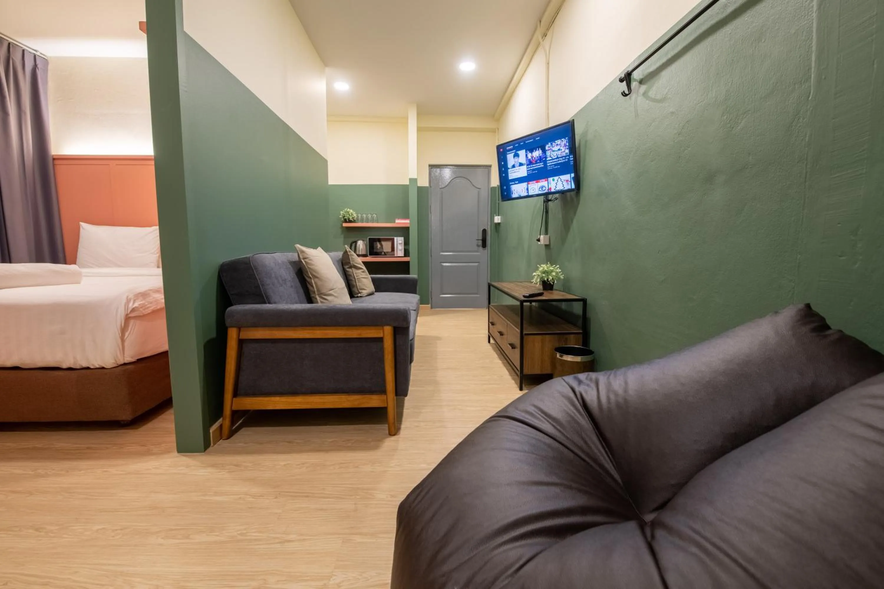 Seating area, Bed in Spacy BKK