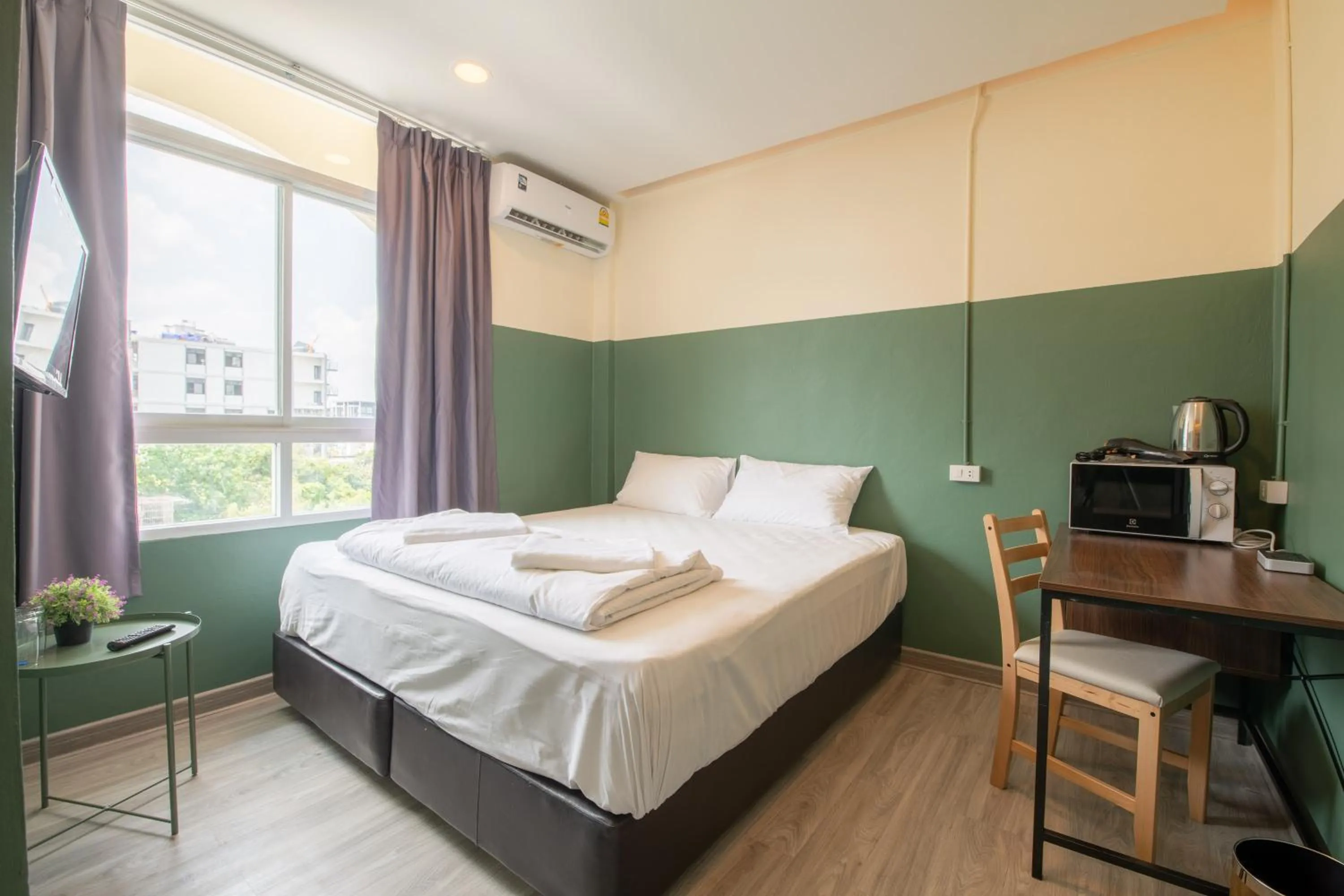 Shower, Bed in Spacy BKK