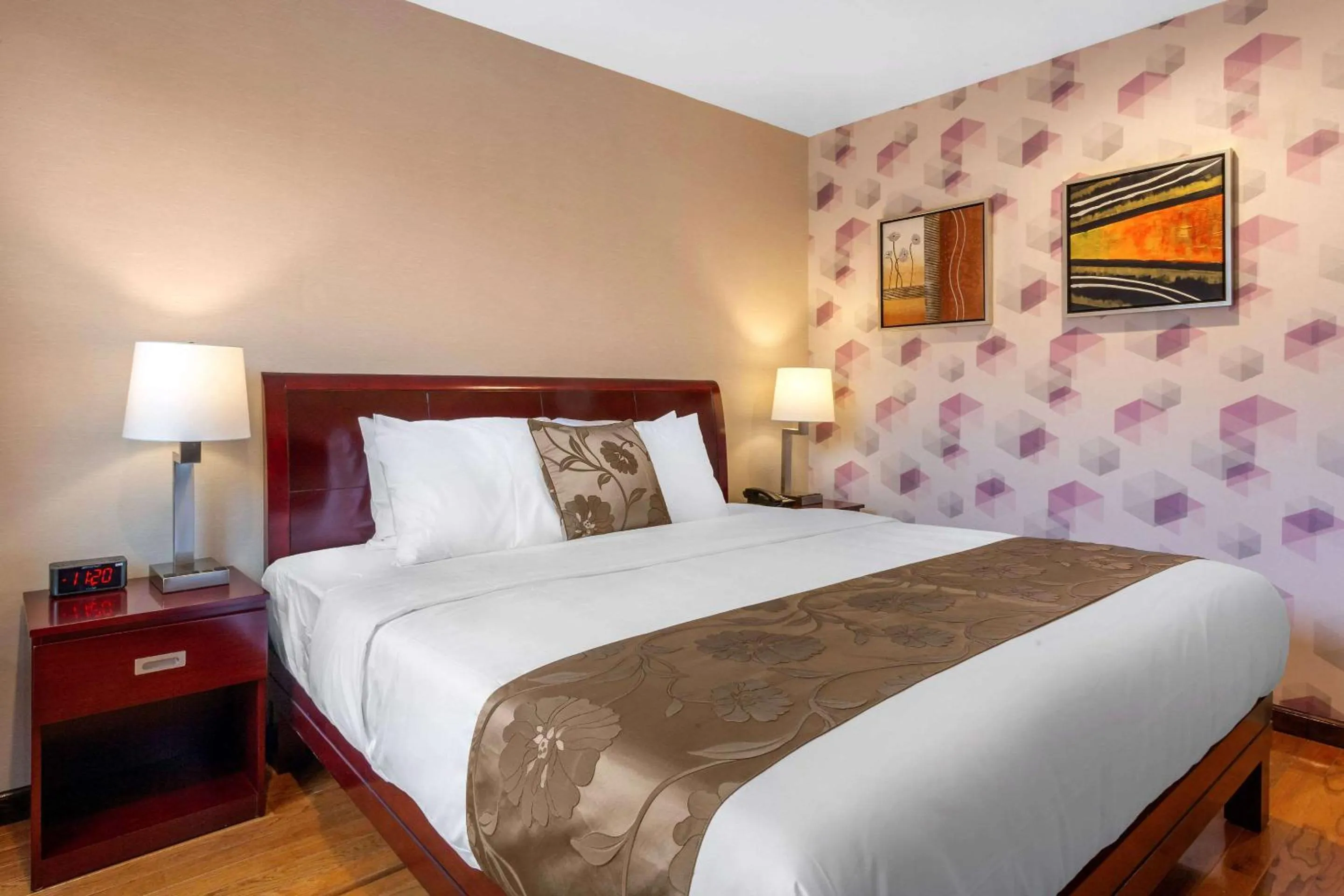 Photo of the whole room, Bed in The L Hotel