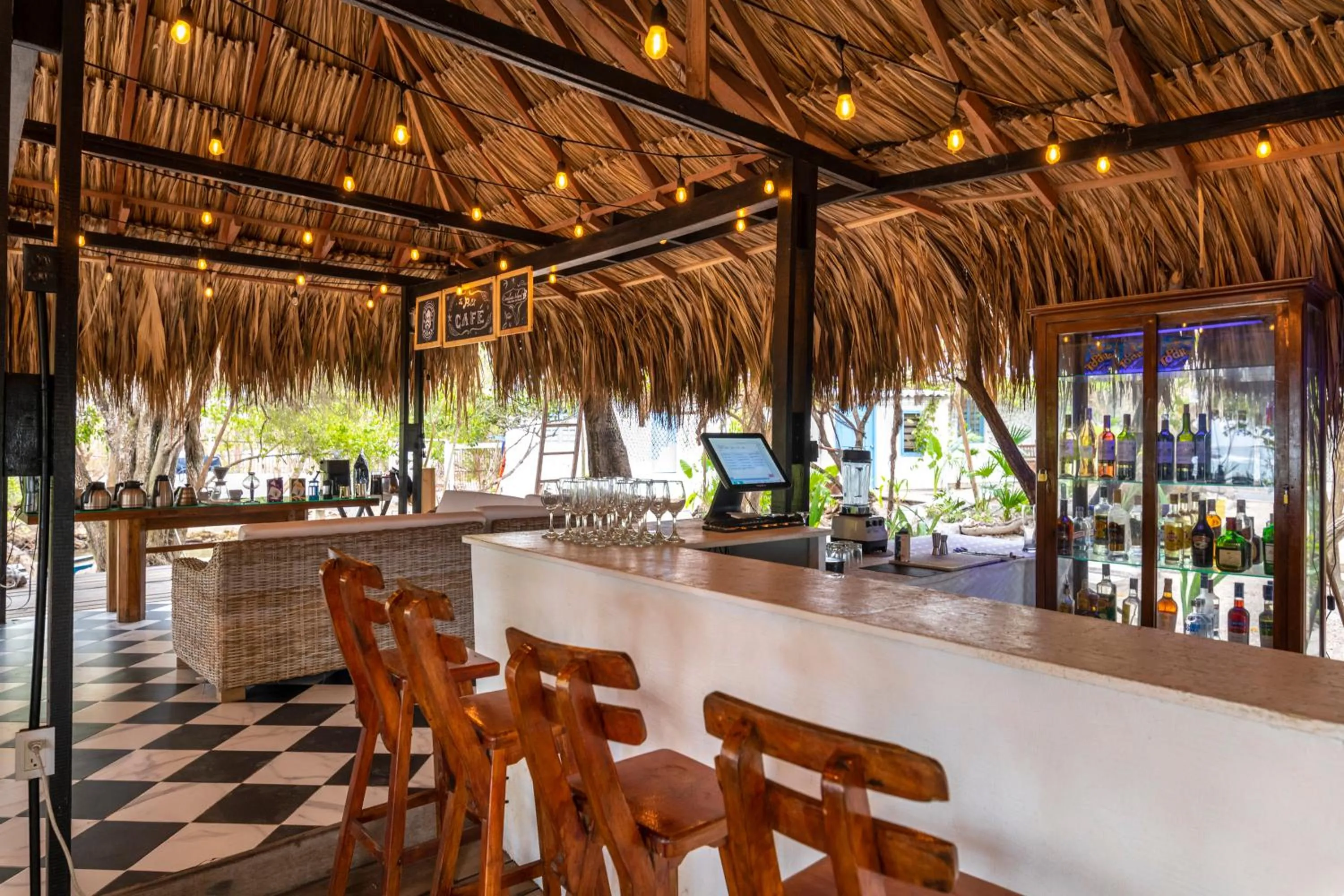 Restaurant/places to eat in Hotel Coralina Island