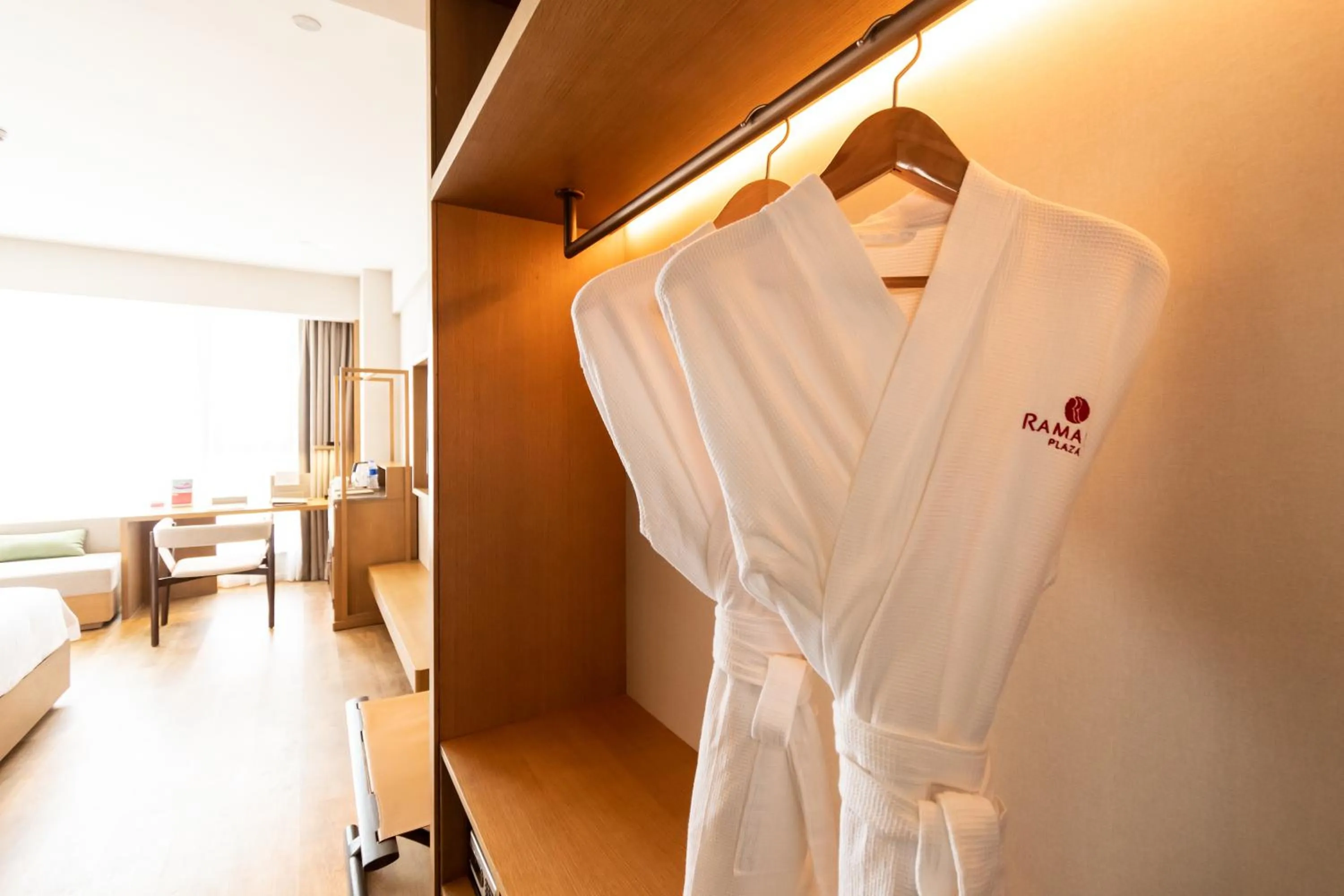 Bedroom in Ramada Plaza Wyndham Wenzhou Cangnan