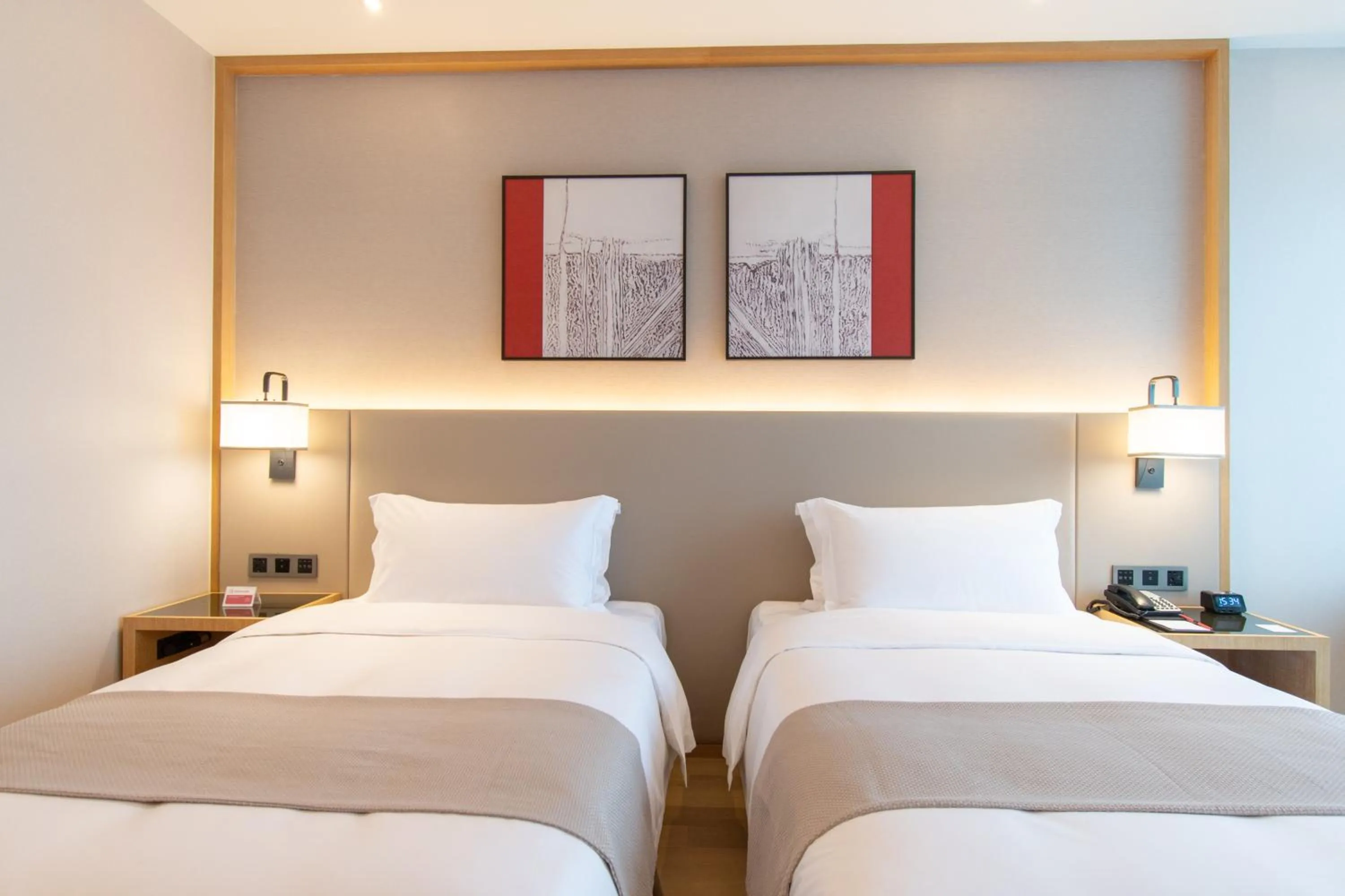 Bed in Ramada Plaza Wyndham Wenzhou Cangnan