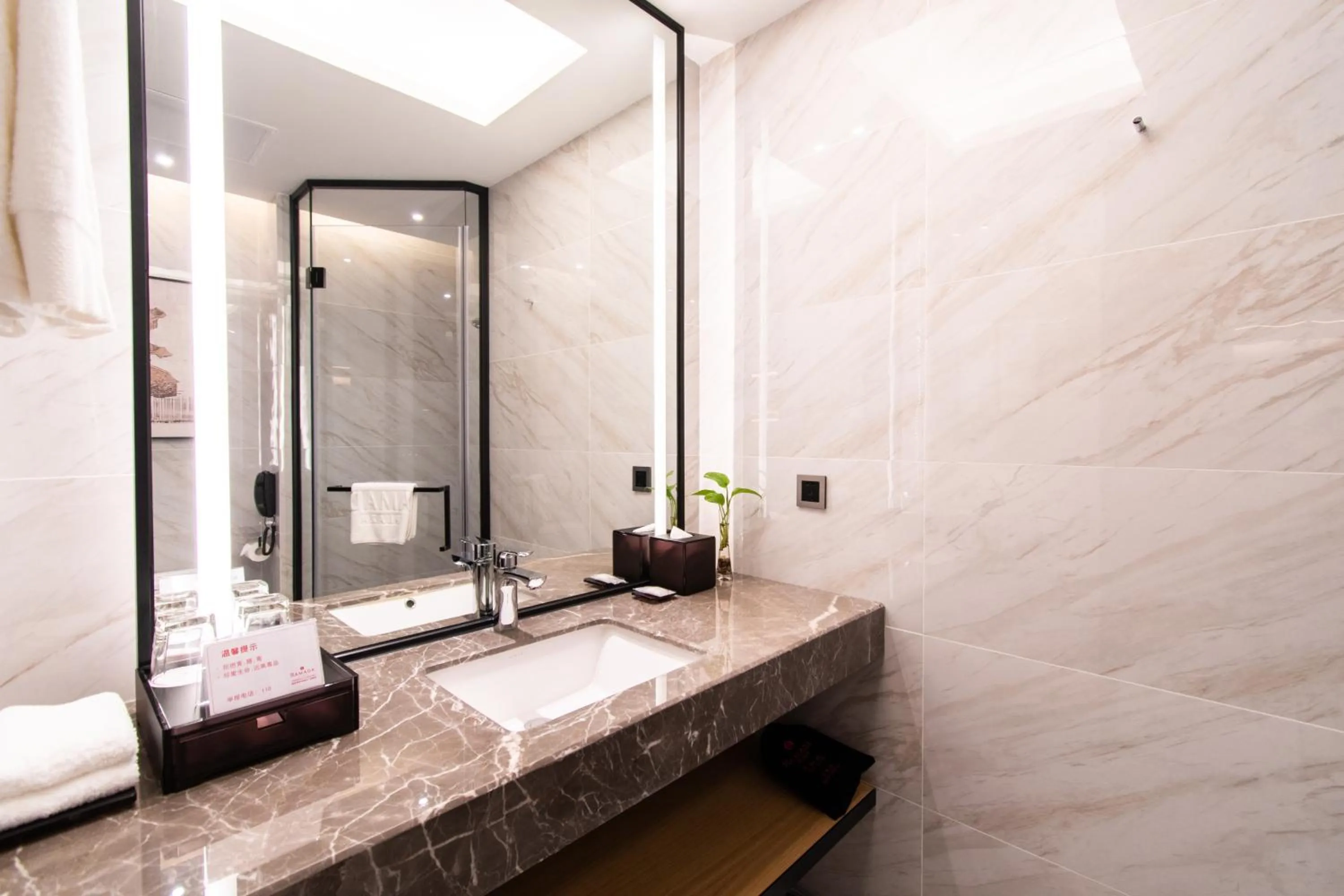 Bathroom in Ramada Plaza Wyndham Wenzhou Cangnan