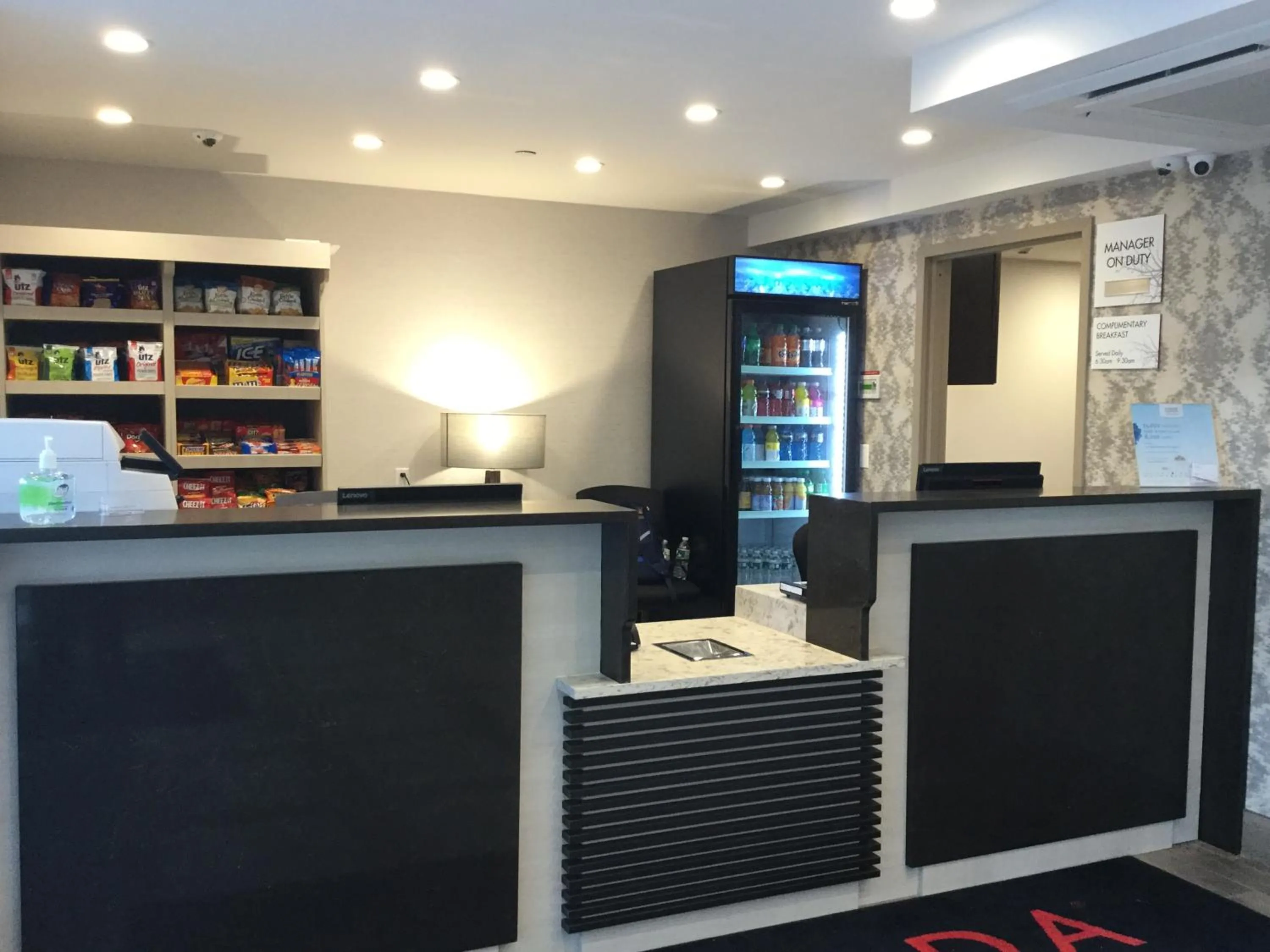 Lobby or reception, Lobby/Reception in Ramada by Wyndham Bronx Terminal