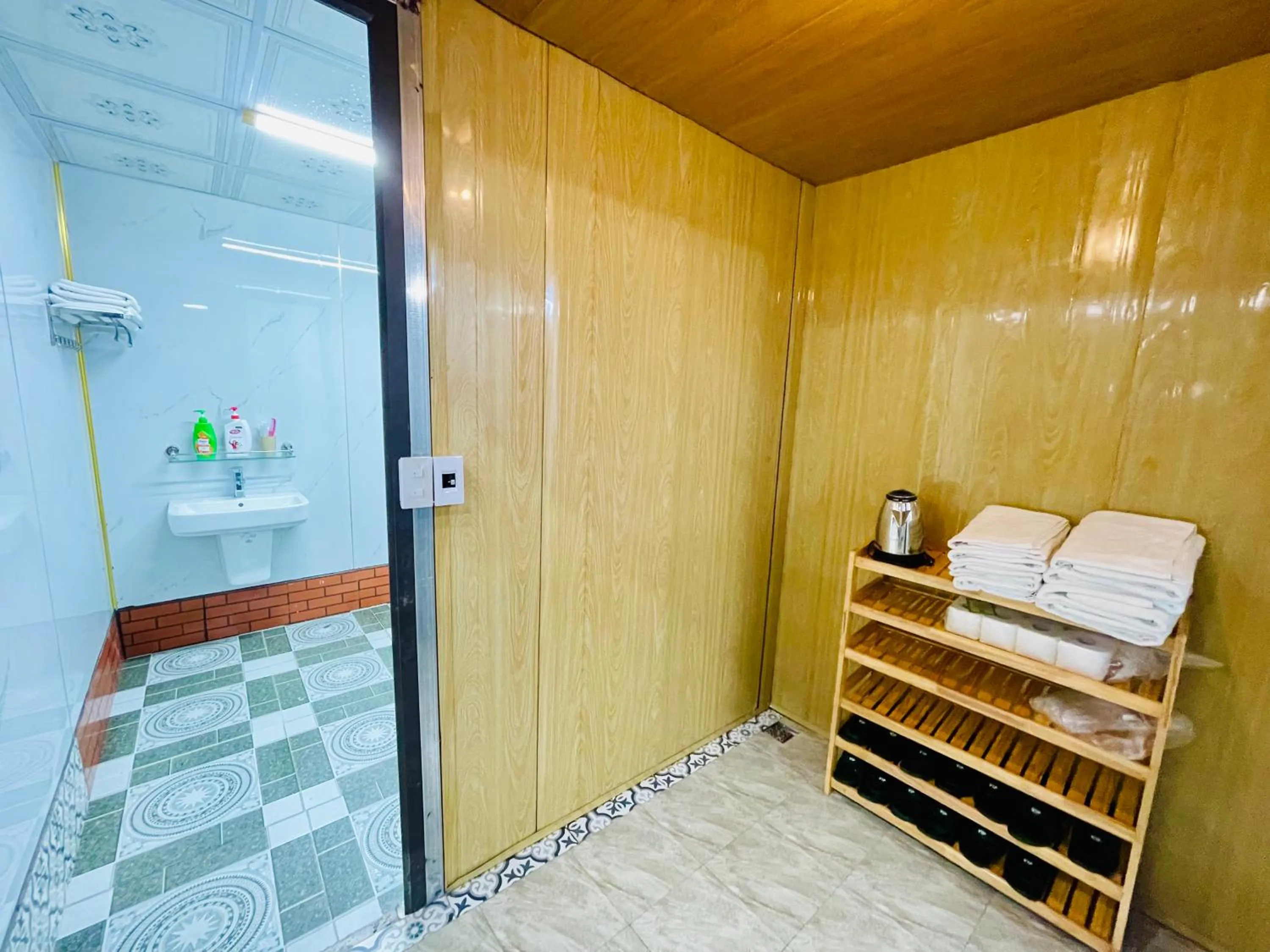 Shower in Trang An Lotus Lake Homestay