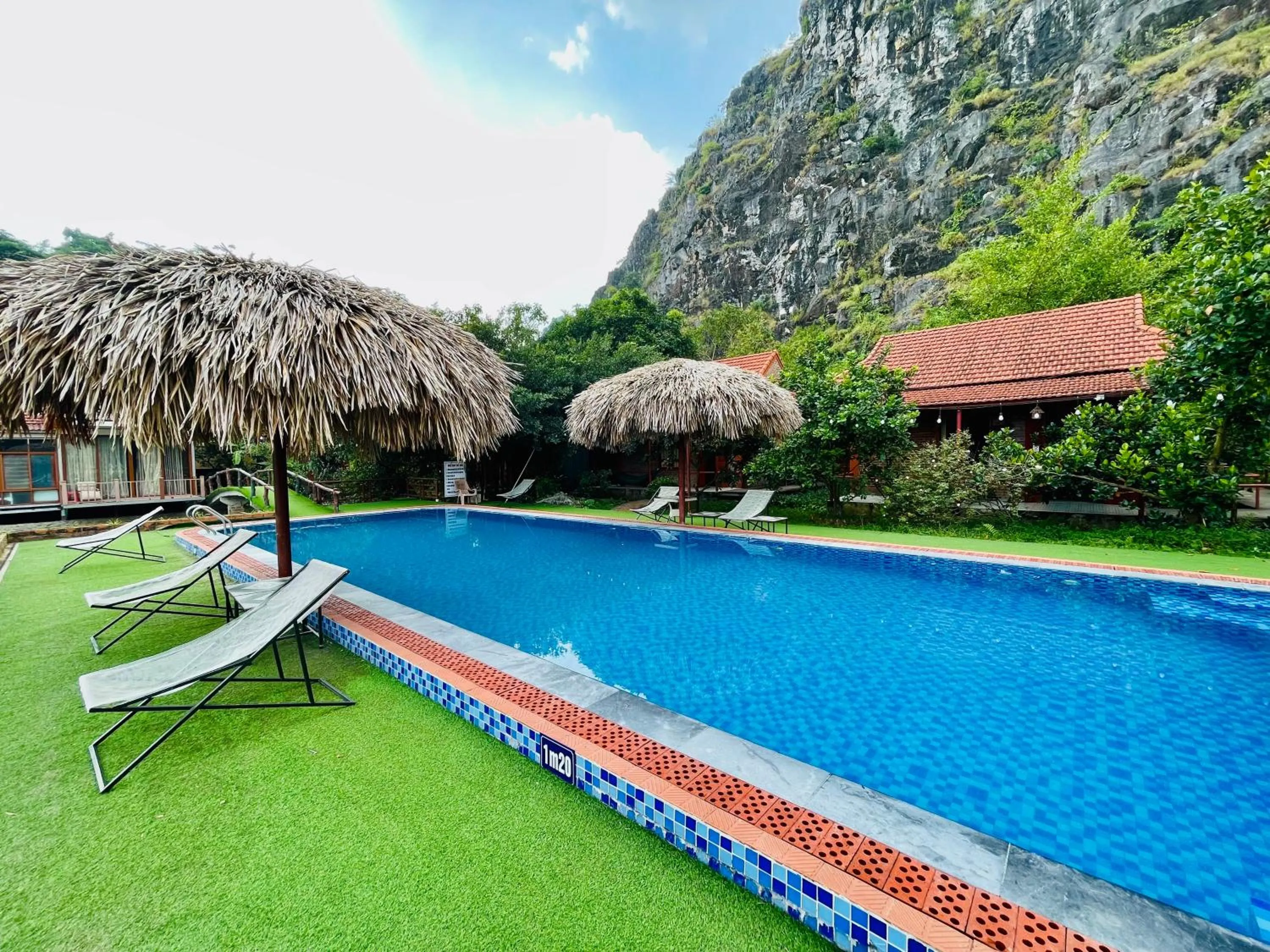 Spring in Trang An Lotus Lake Homestay