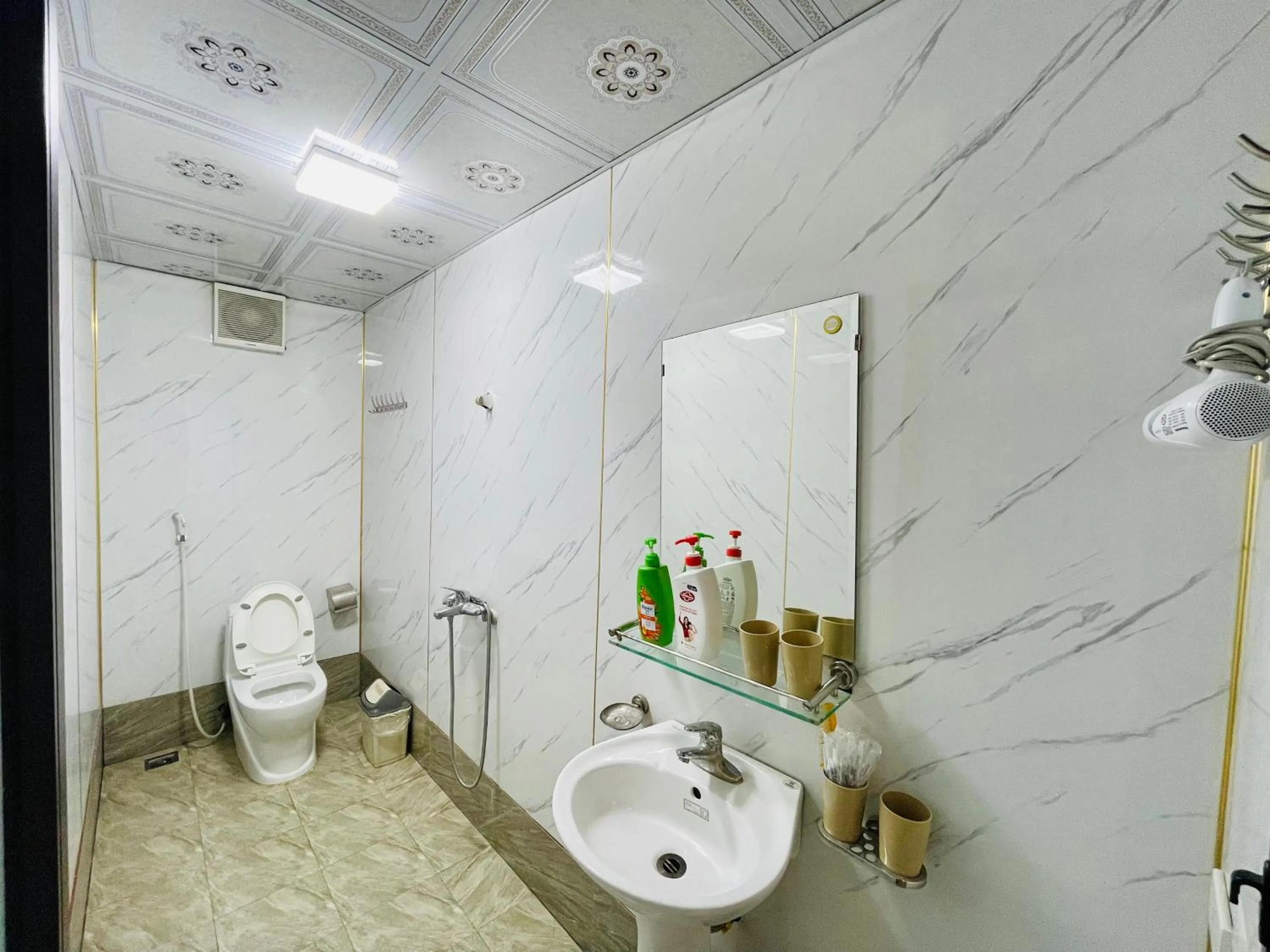 Shower in Trang An Lotus Lake Homestay