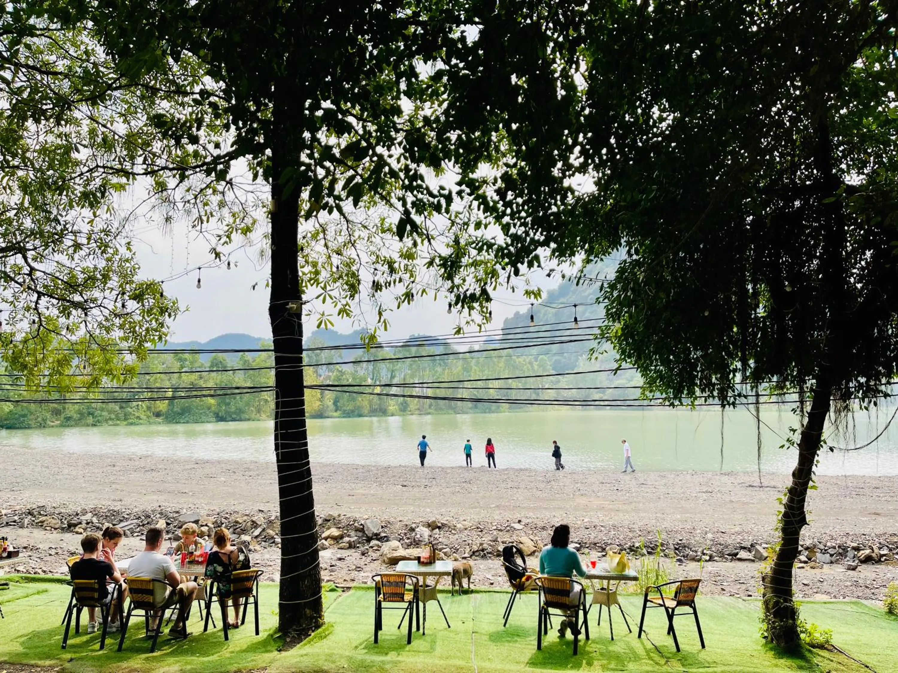 People in Trang An Lotus Lake Homestay