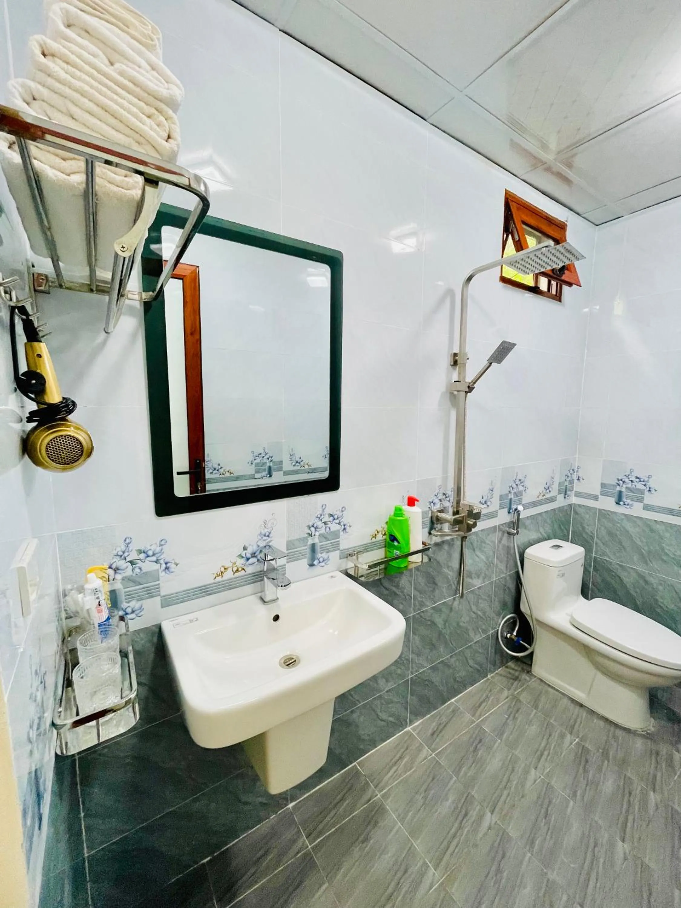 Toilet in Trang An Lotus Lake Homestay