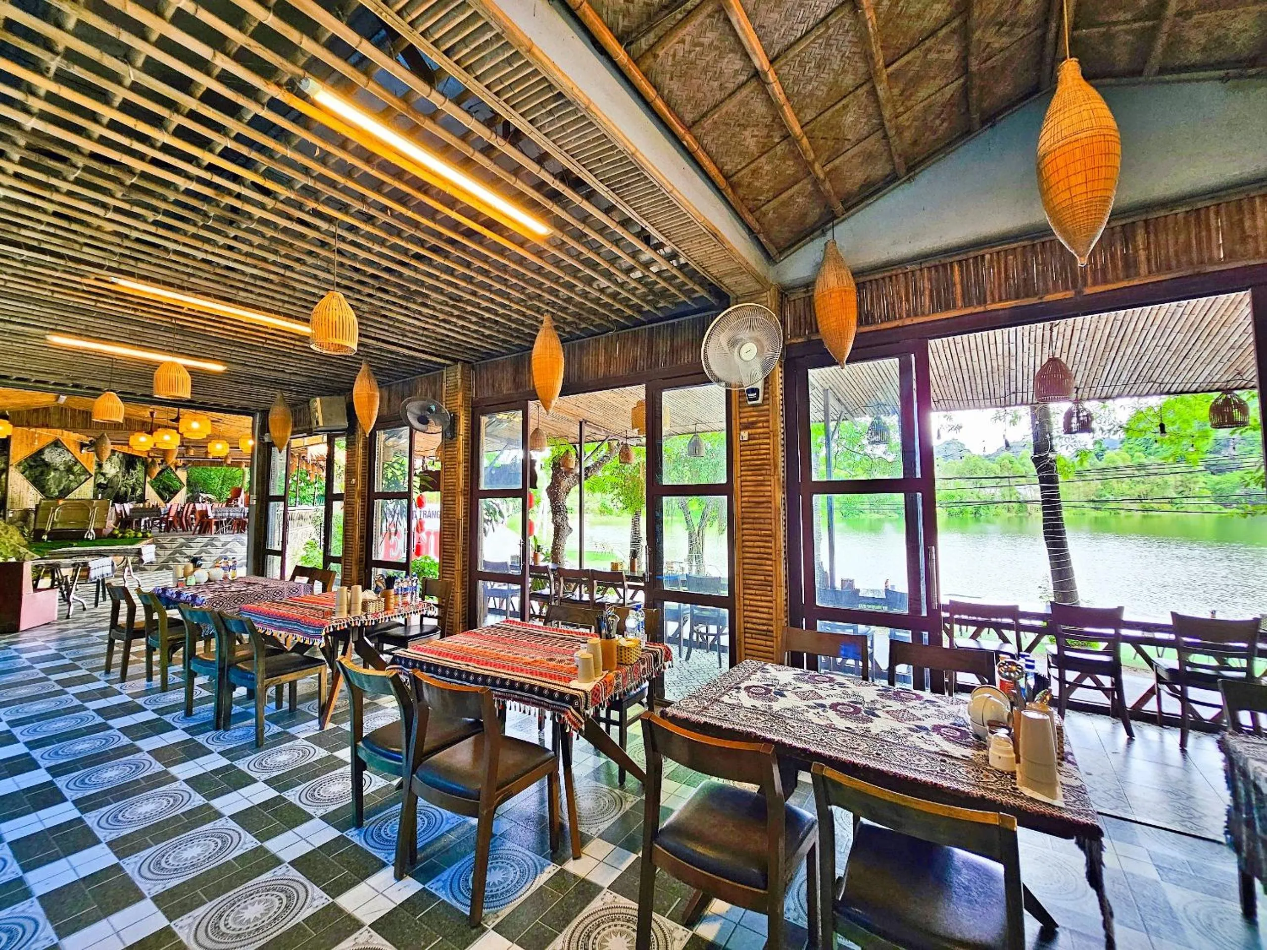 Restaurant/places to eat in Trang An Lotus Lake Homestay