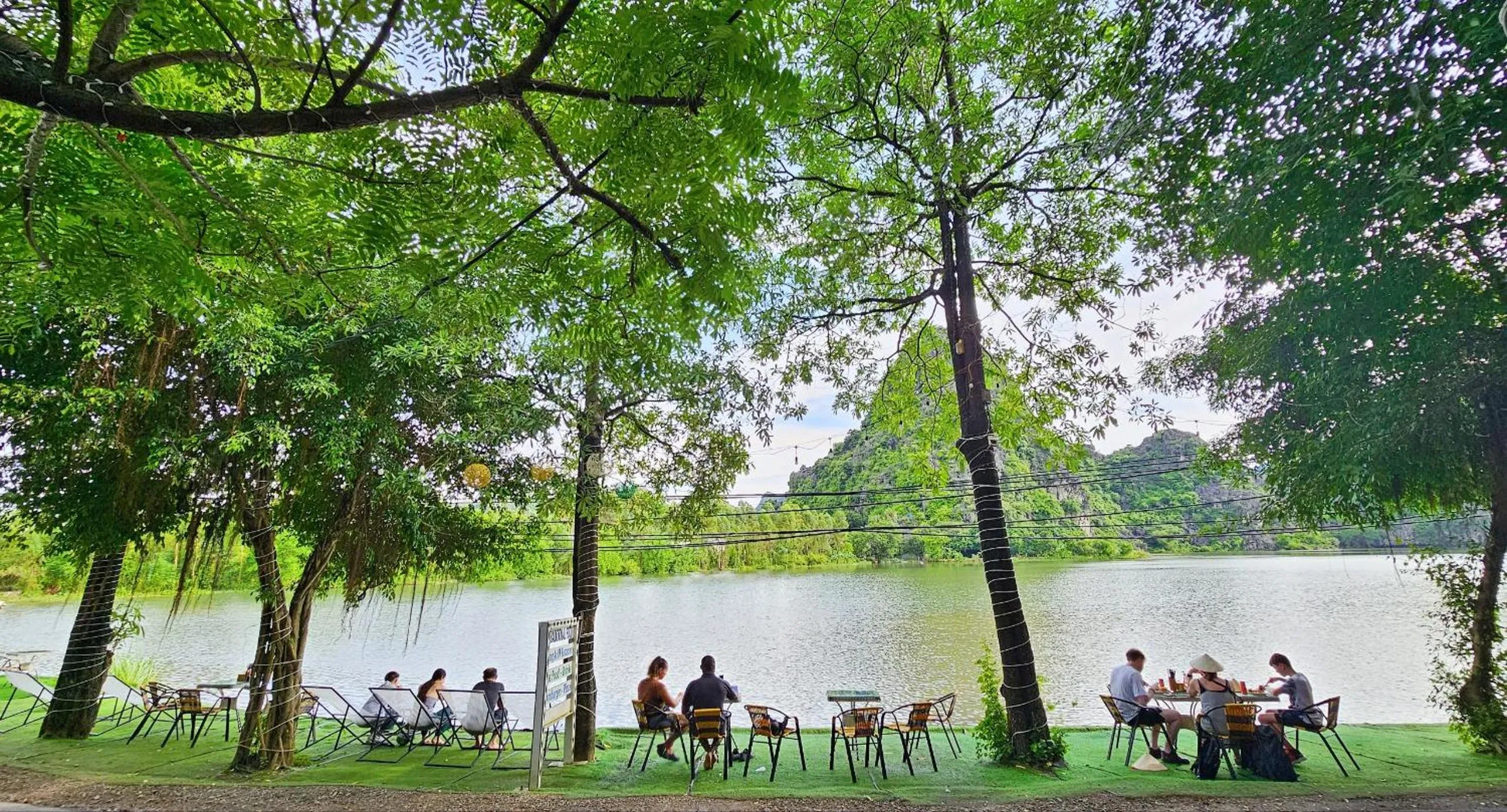 Day in Trang An Lotus Lake Homestay