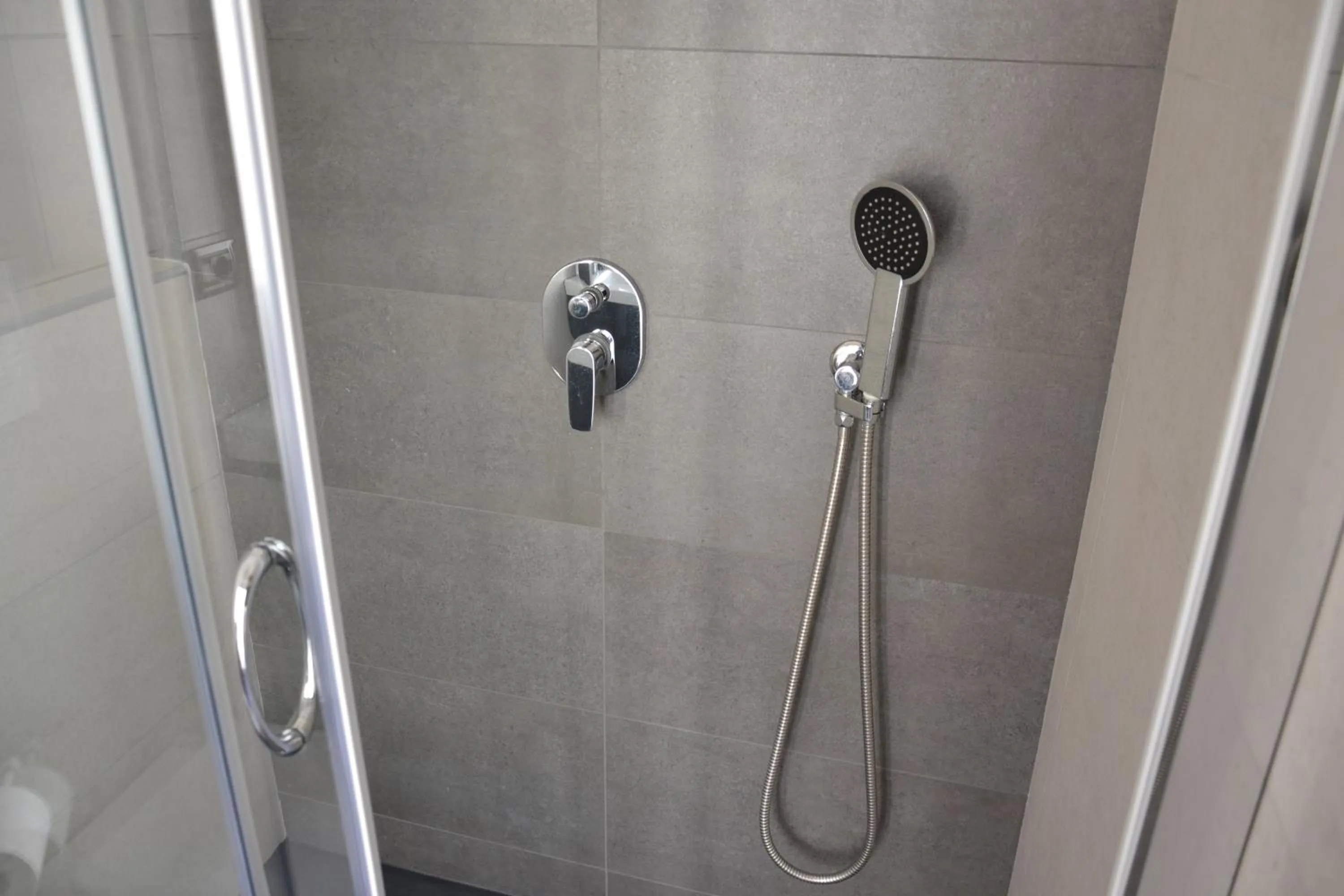 Shower in B&B Coffee and City Pompei