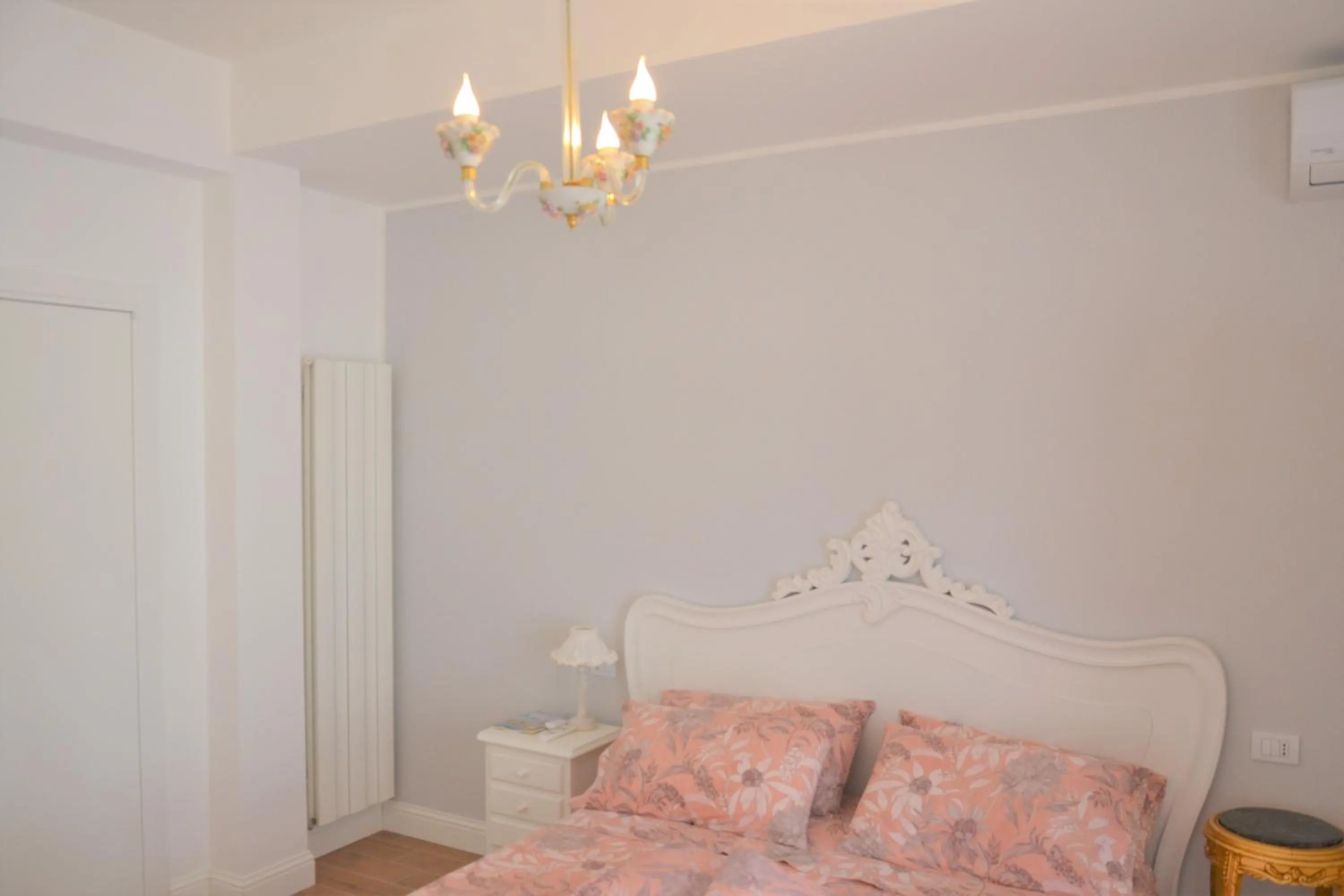 Photo of the whole room in B&B Coffee and City Pompei