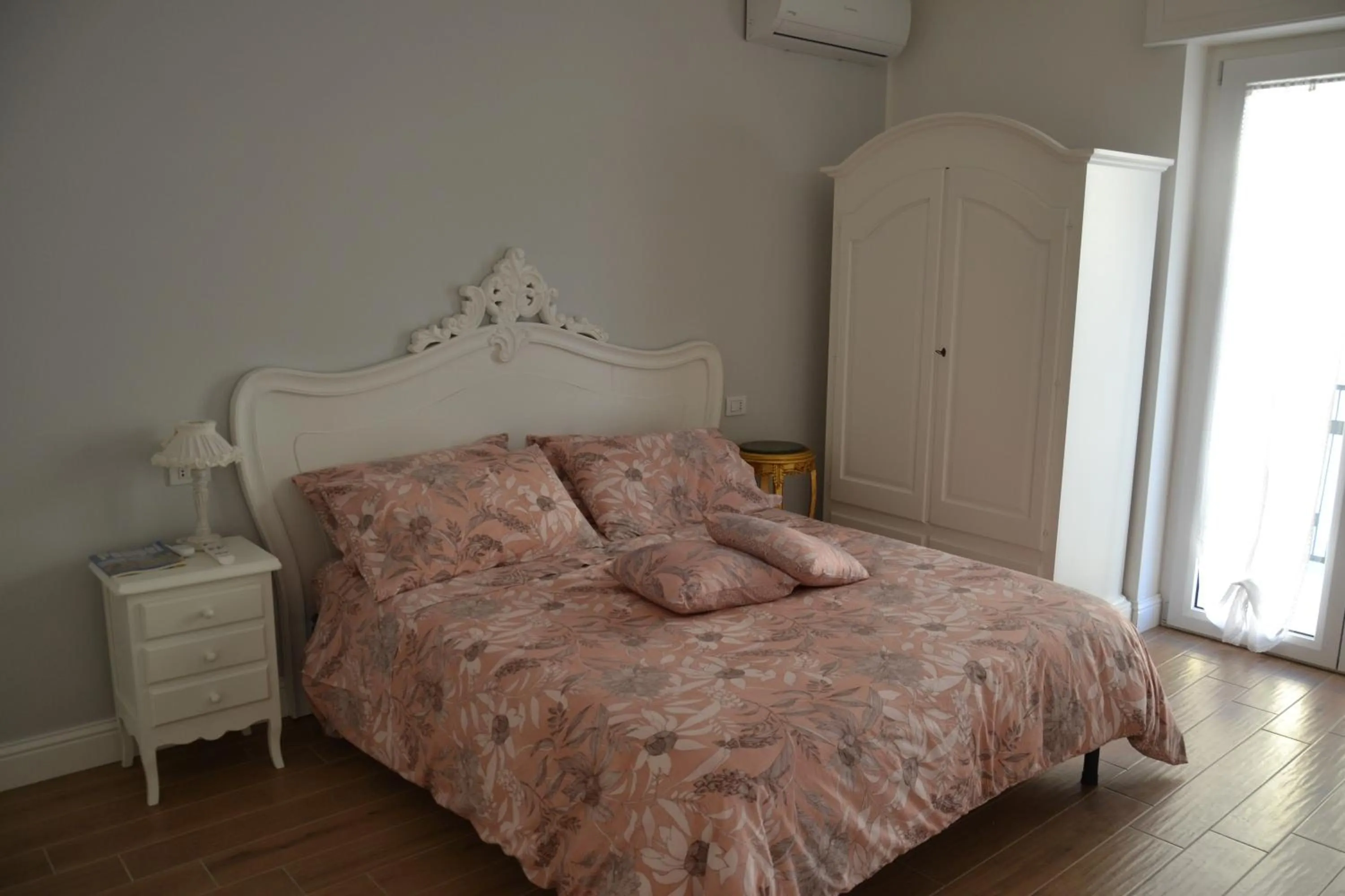 Photo of the whole room, Bed in B&B Coffee and City Pompei