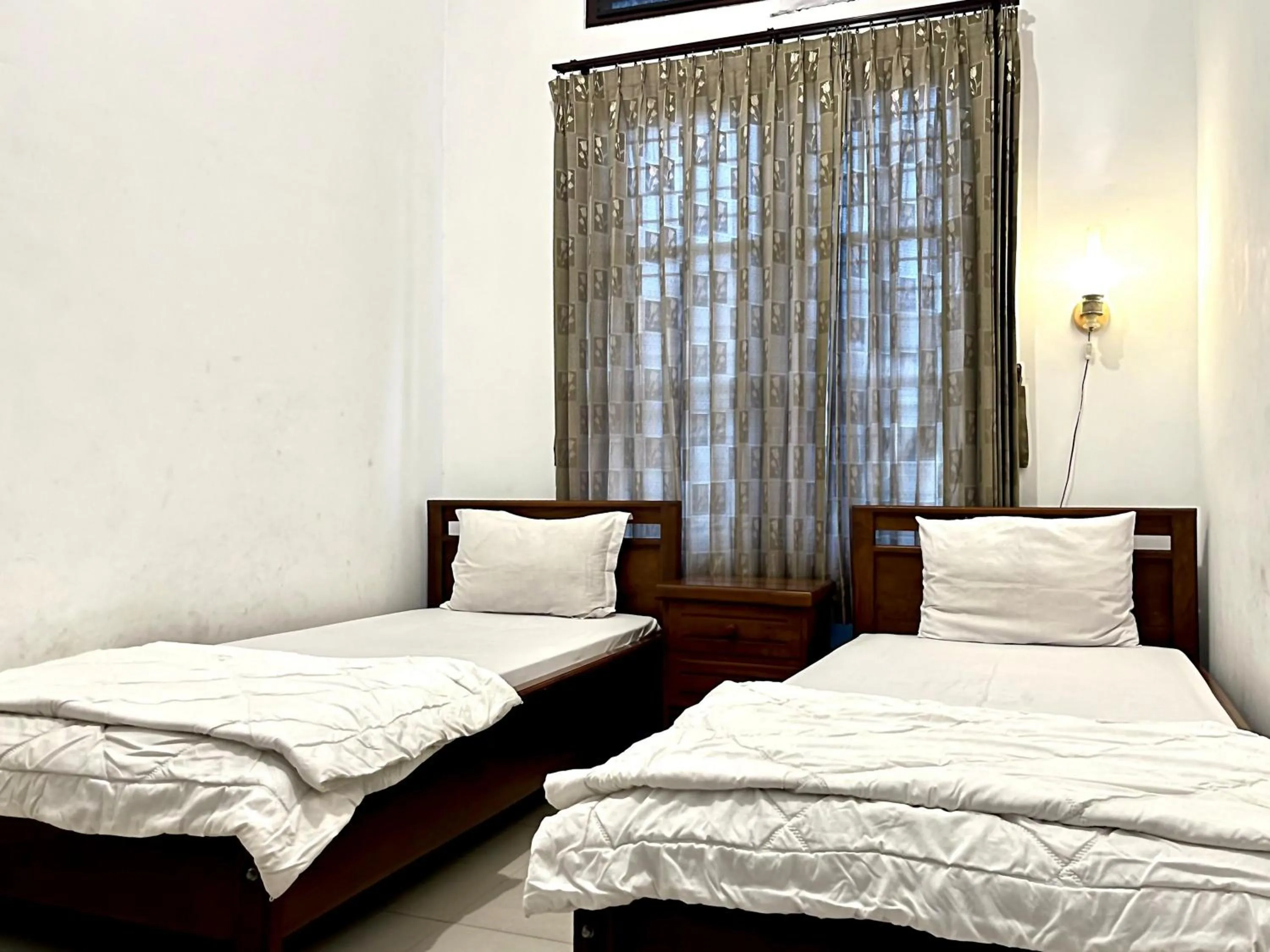 Bedroom, Bed in D Maktab Syariah Mitra RedDoorz Malang