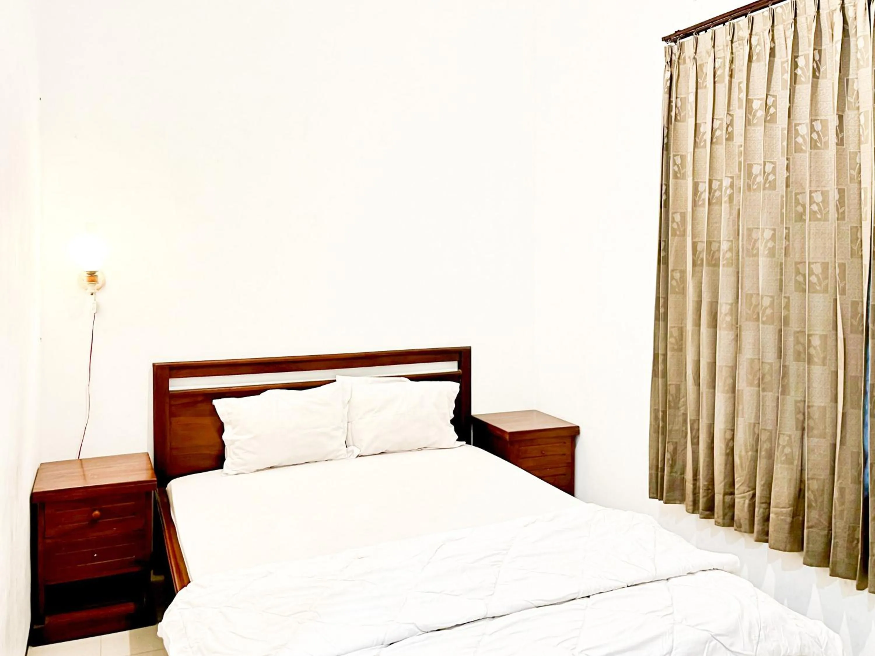 Bedroom, Bed in D Maktab Syariah Mitra RedDoorz Malang